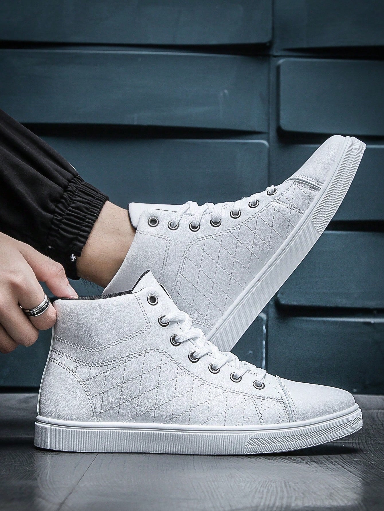 Tênis Masculino Street Cano Alto Cadarço Costura Estilizada Branco / 36 Tênis Masculino Street Cano Alto Cadarço