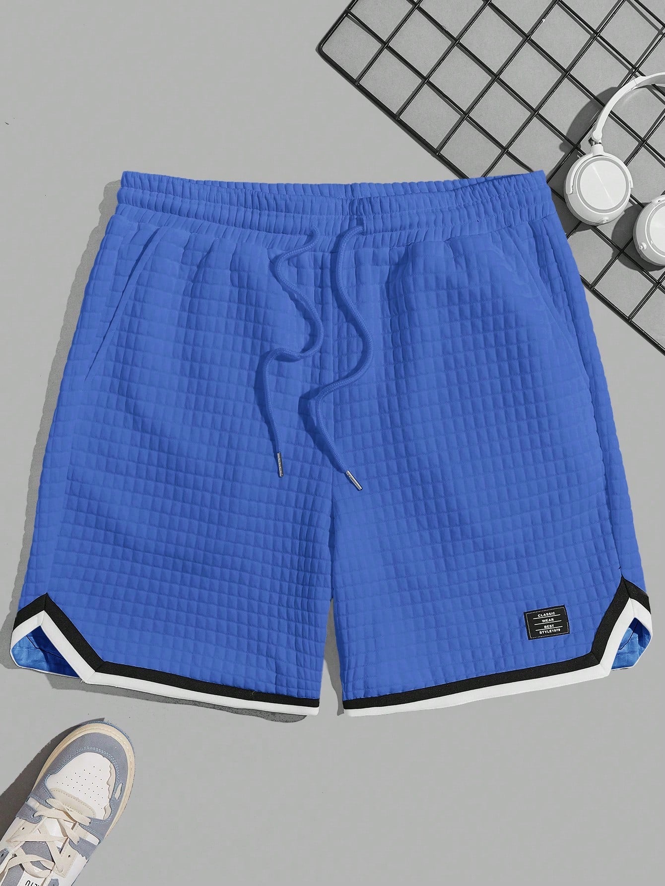 Shorts Masculino Matelassê Cós Ajustável E Detalhes Contrastantes Shorts Masculino Matelassê Cós Ajustável E Detalhes