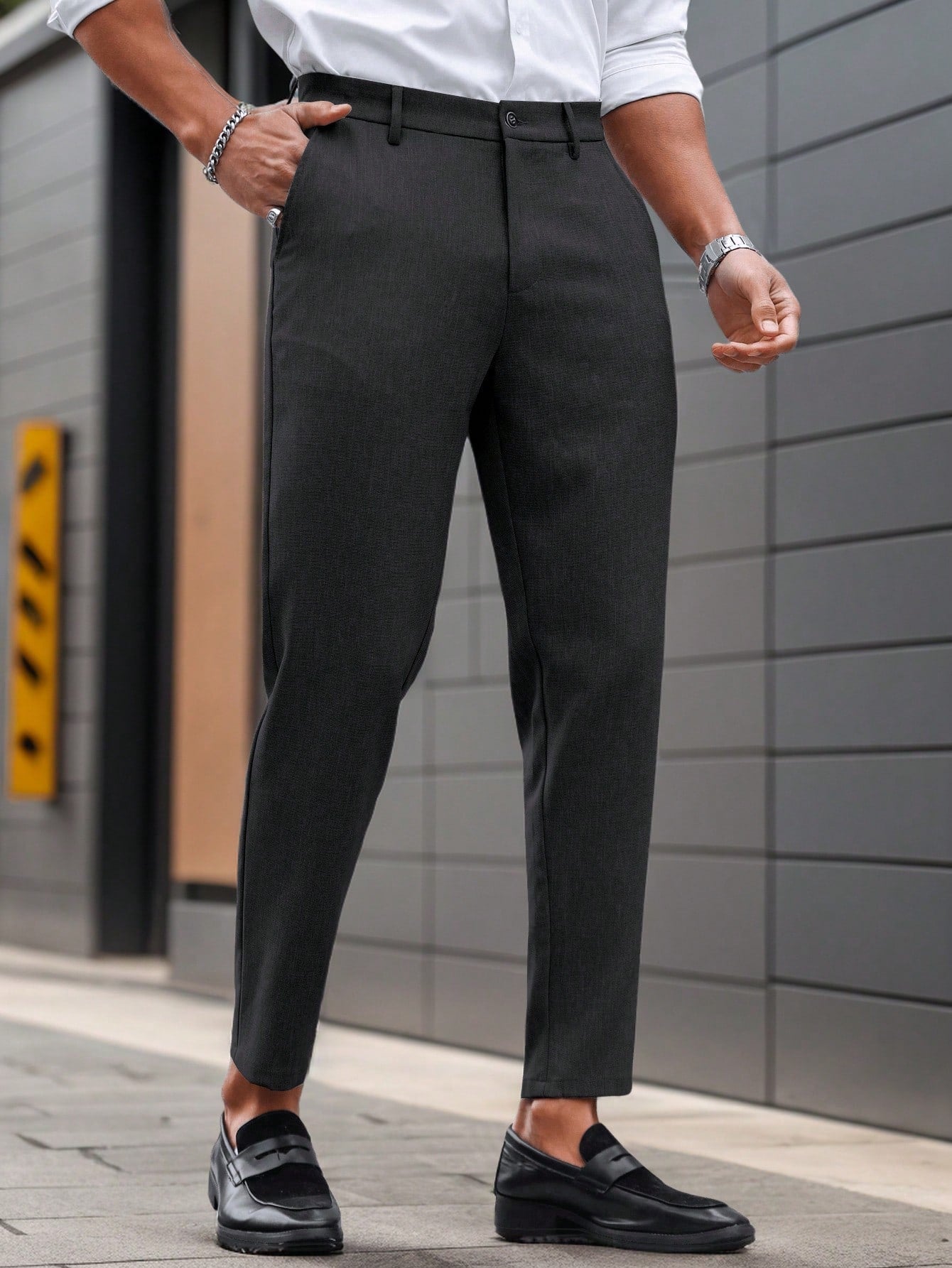 Calça Masculina Social Slim Fit Com Bolsos E Cintura Tradicional Calça Masculina Social Slim Fit Com Bolsos E Cintura