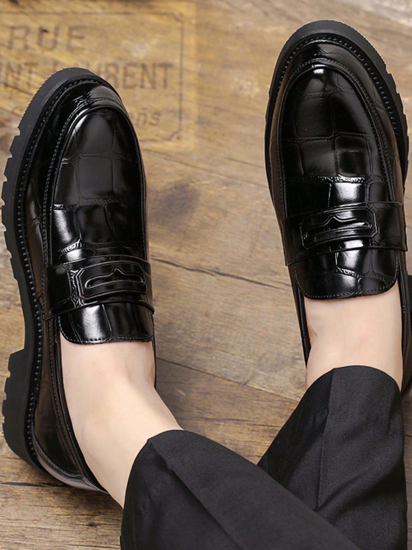 Sapato Masculino Loafer Croco Envernizado Solado Tratorado Sapato Masculino Loafer Croco Envernizado Solado Tratorado