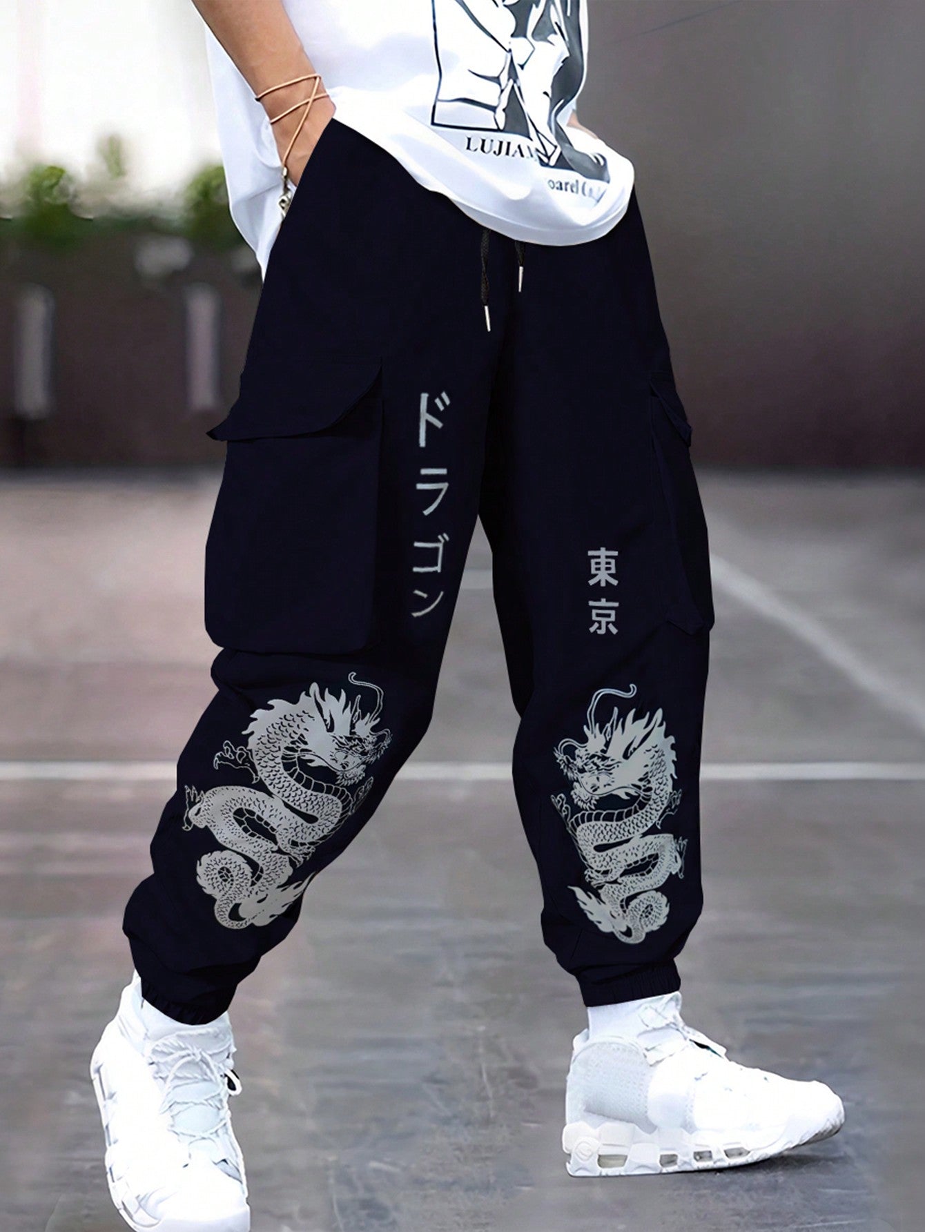 Calça Masculina Cargo Solta Com Estampa Dragão E Cós Ajustável Azul Marinho / PP Calça Masculina Cargo Solta Com