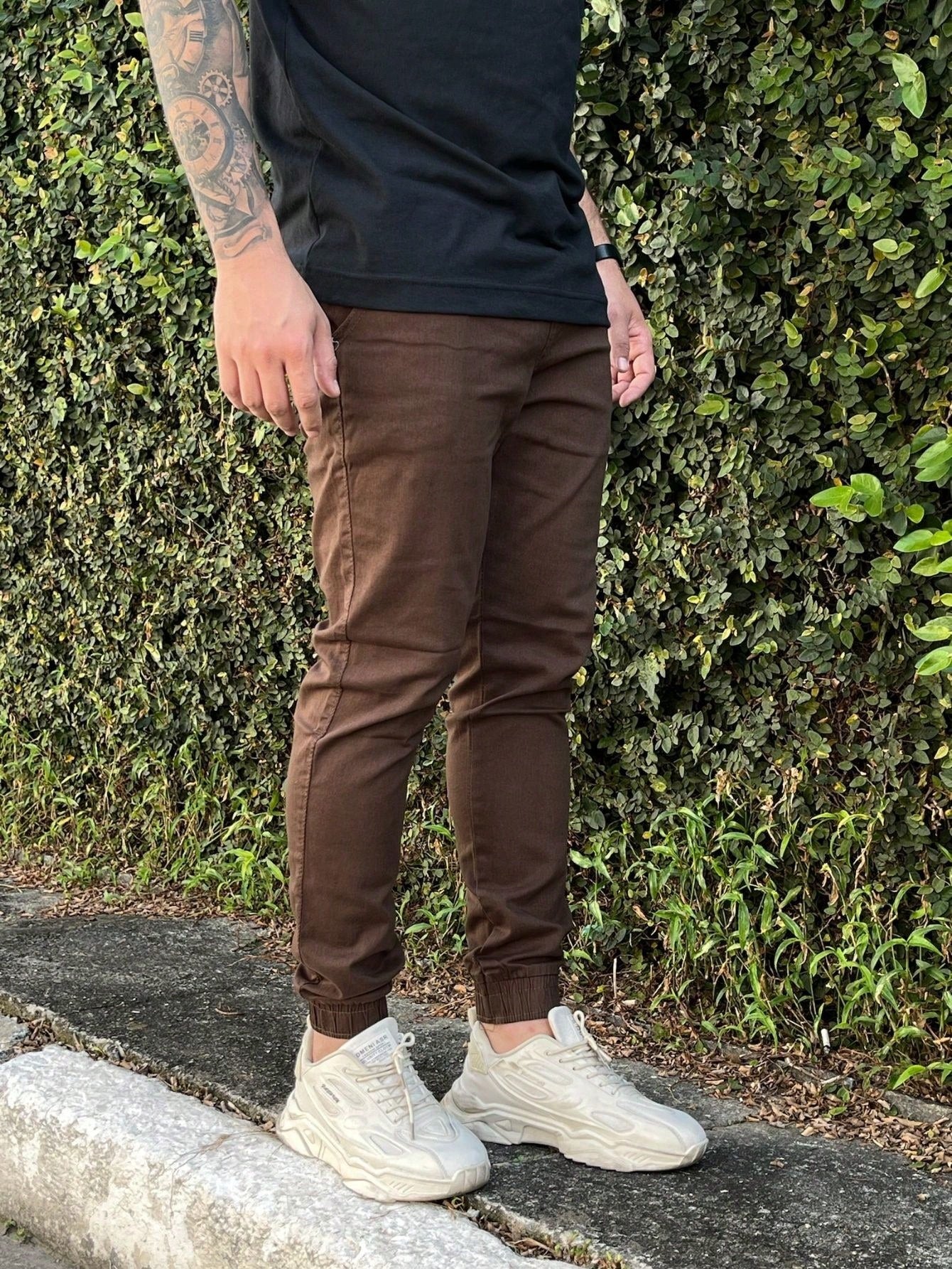 Calça Masculina Jogger Slim Fit Com Elástico Na Barra Calça Masculina Jogger Slim Fit Com Elástico Na Barra