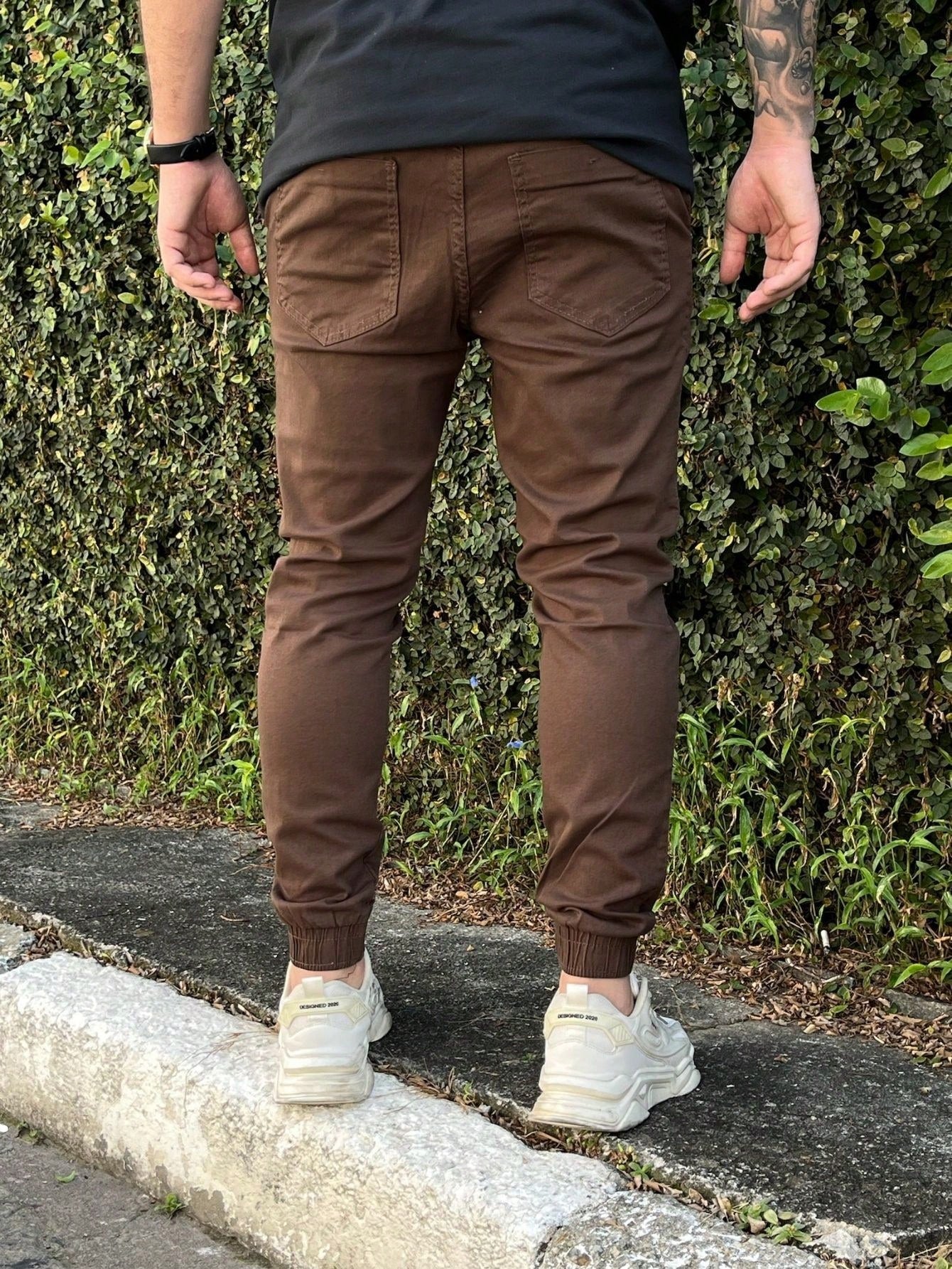 Calça Masculina Jogger Slim Fit Com Elástico Na Barra Calça Masculina Jogger Slim Fit Com Elástico Na Barra