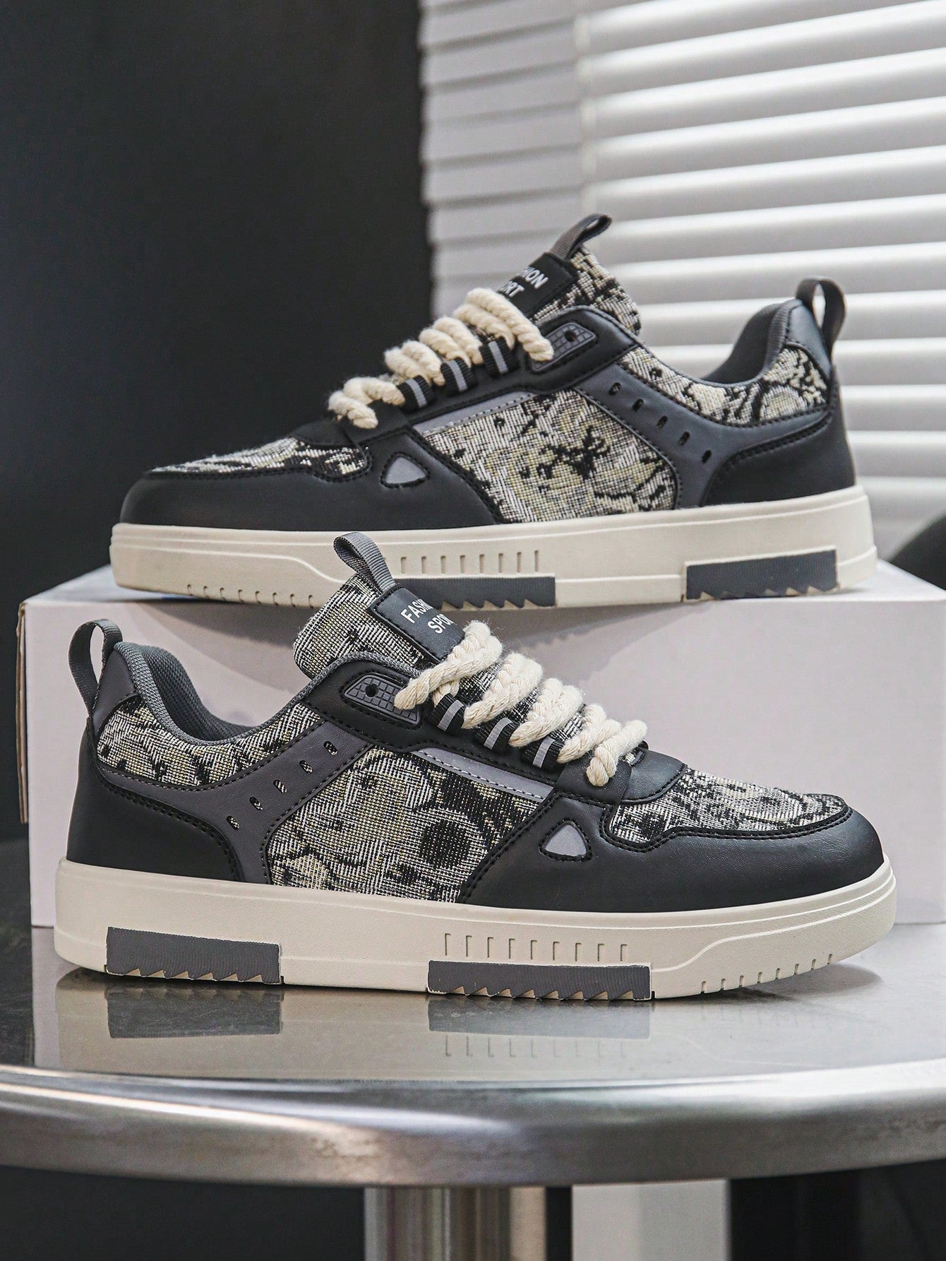 Tênis Masculino Street Casual Estampa Urbana Cadarço Reforçado Tênis Masculino Street Casual Estampa Urbana Cadarço