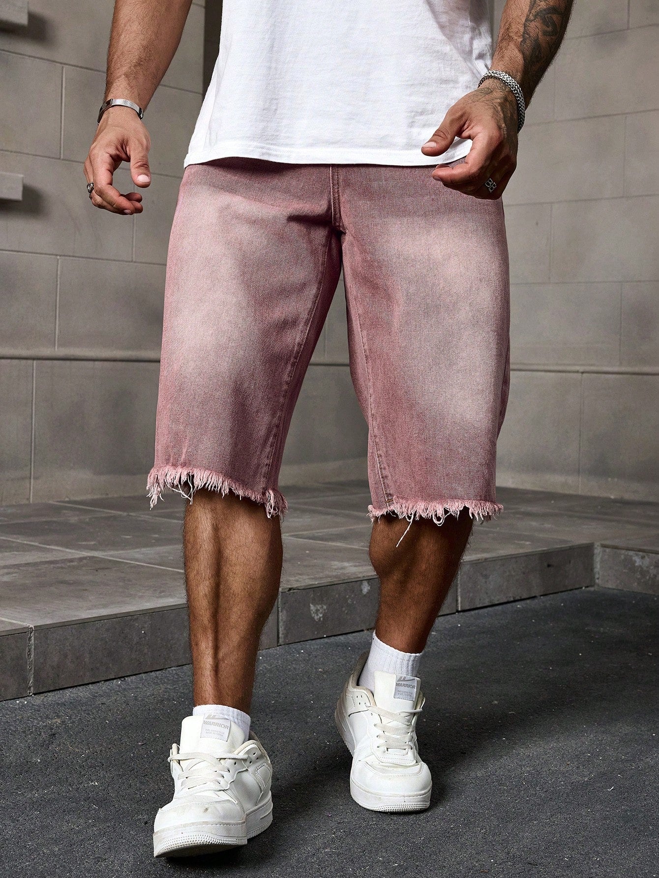 Shorts Masculino Jeans Patchwork Com Lavagem Estonada Vermelho / PP Shorts Masculino Jeans Destroyed Com Barra Desfiada