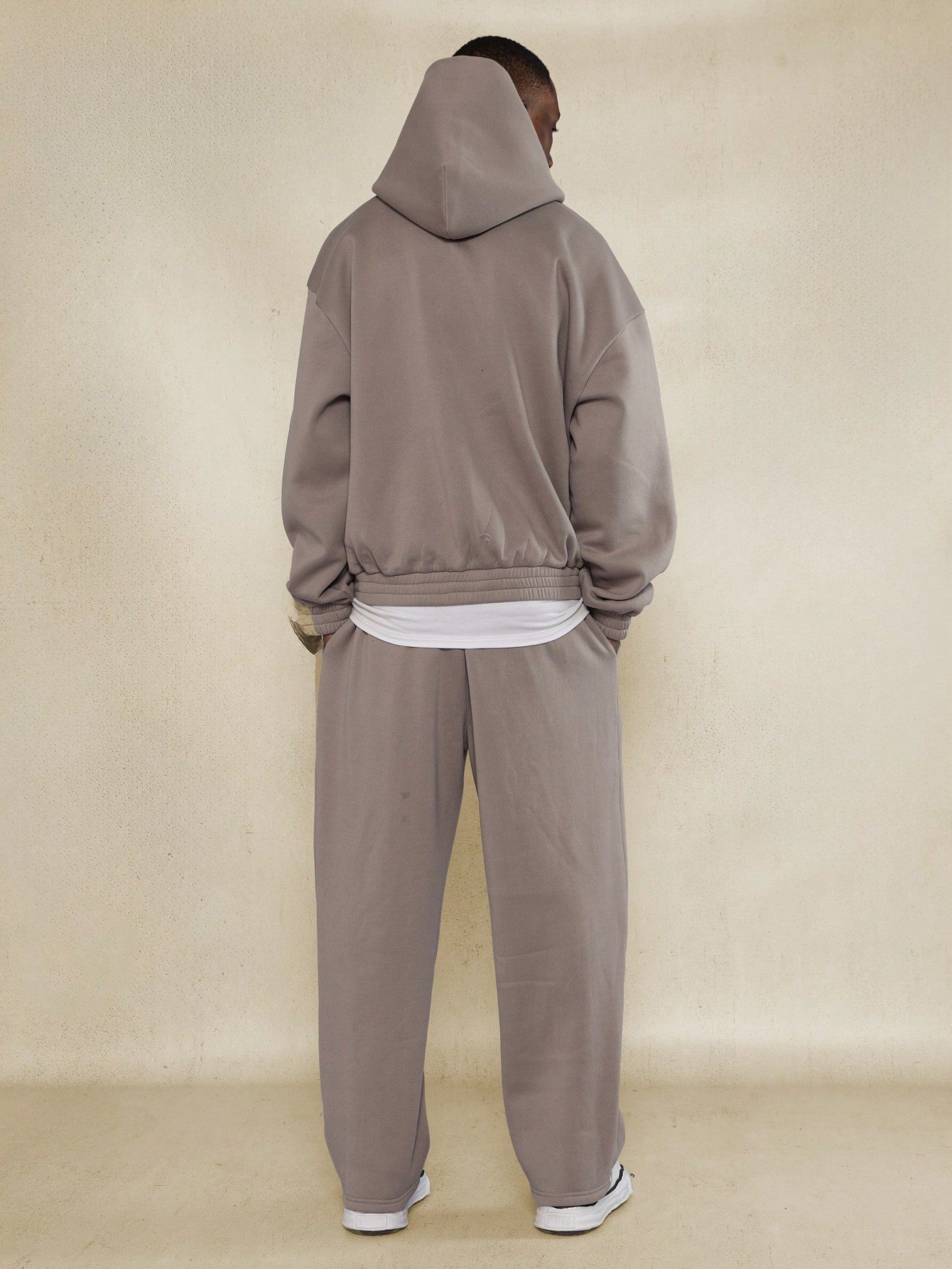 Conjunto Masculino Moletom Ajustado Com Capuz E Calça Jogger Com Cordão Conjunto Masculino Moletom Ajustado Com Capuz E