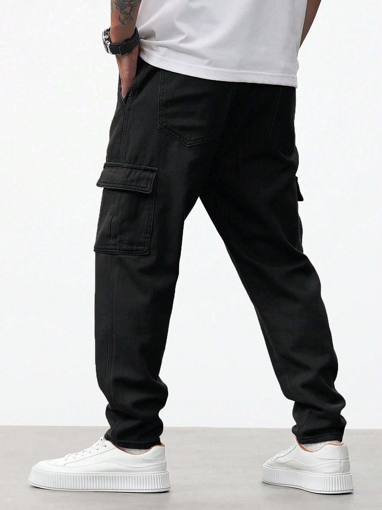 Calça Masculina Cargo Com Bolsos Laterais Com Aba E Estilo Funcional Calça Masculina Cargo Com Bolsos Laterais Com Aba