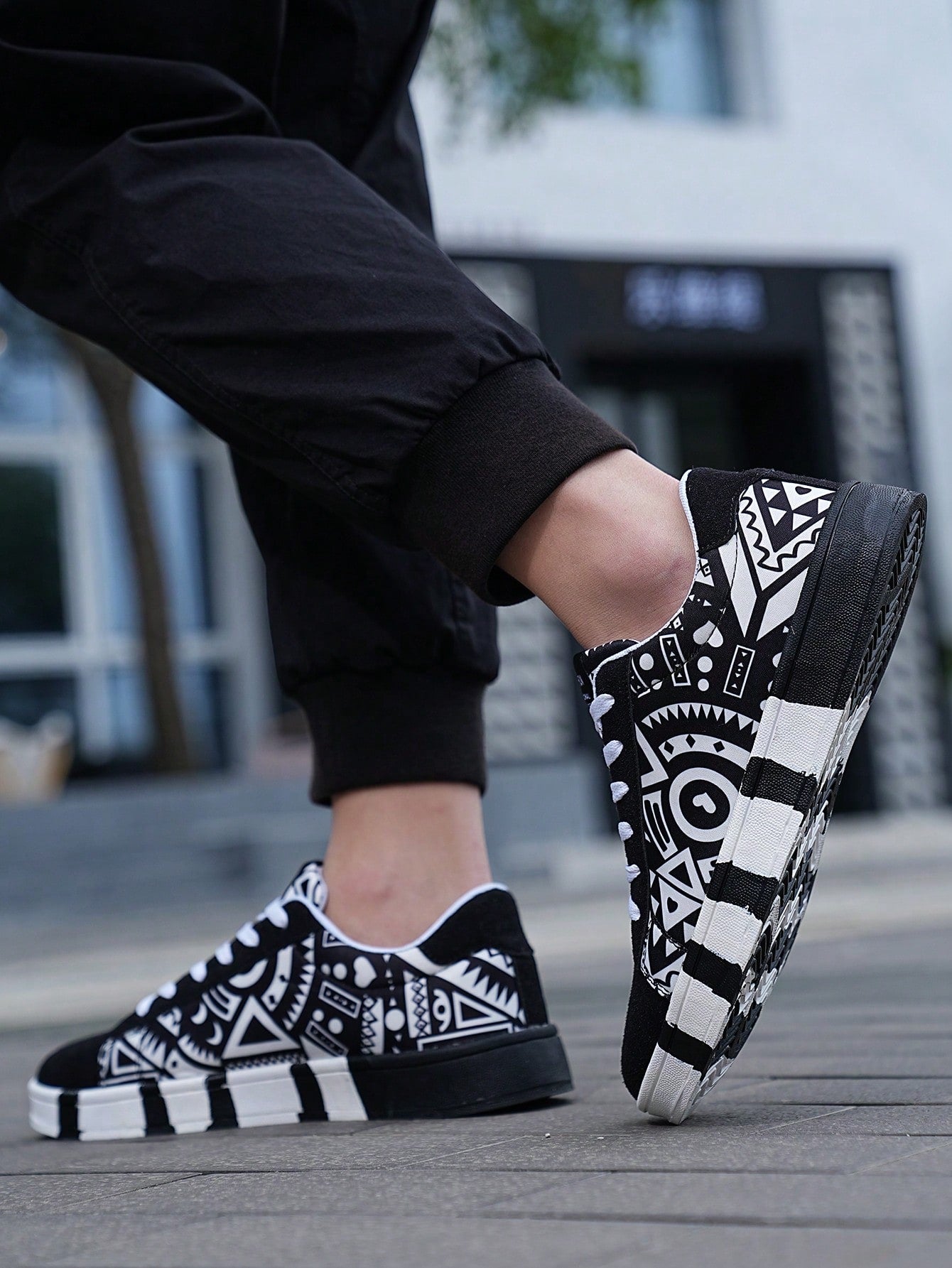 Tênis Masculino Street Estampado Tribal Solado Estilizado Tênis Masculino Street Estampado Tribal Solado Estilizado