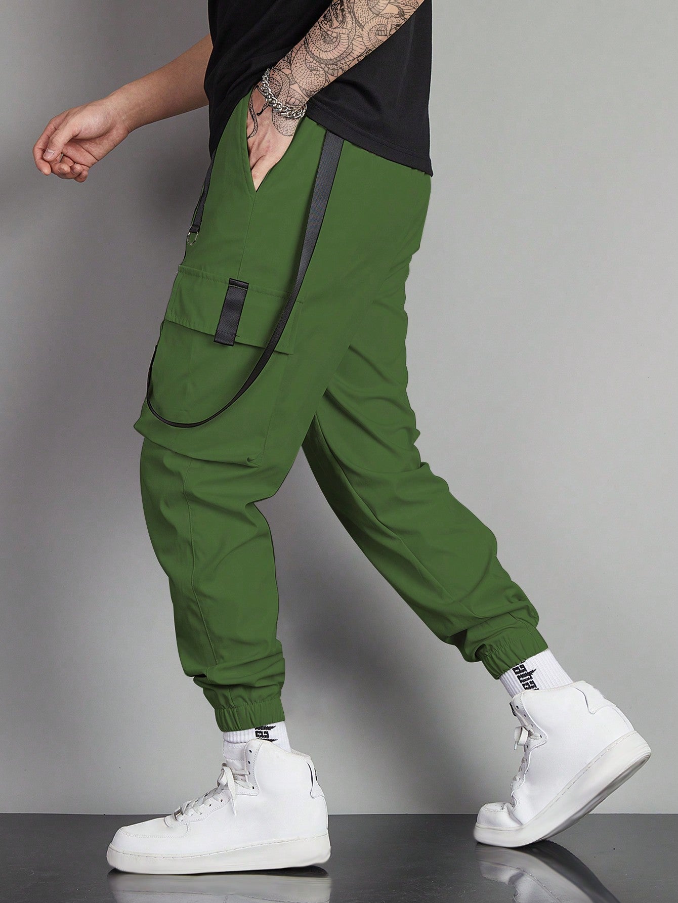 Calça Masculina Cargo Fivela E Bolsos Sobrepostos Estilo Urbano Calça Masculina Cargo Fivela E Bolsos Sobrepostos