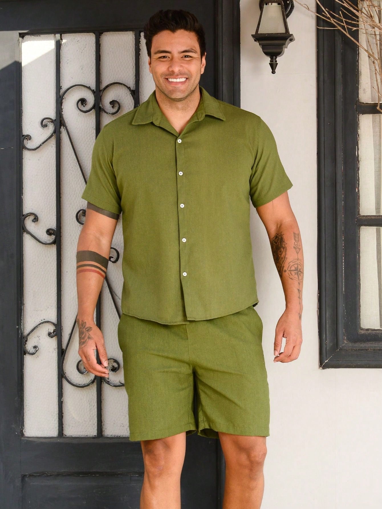 Conjunto Masculino Camisa De Botão E Bermuda Em Linho Verde Militar / PP Conjunto Masculino Camisa De Botão E Bermuda
