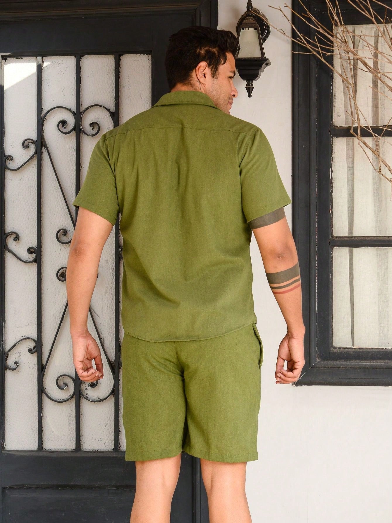 Conjunto Masculino Camisa De Botão E Bermuda Em Linho Conjunto Masculino Camisa De Botão E Bermuda Em Linho