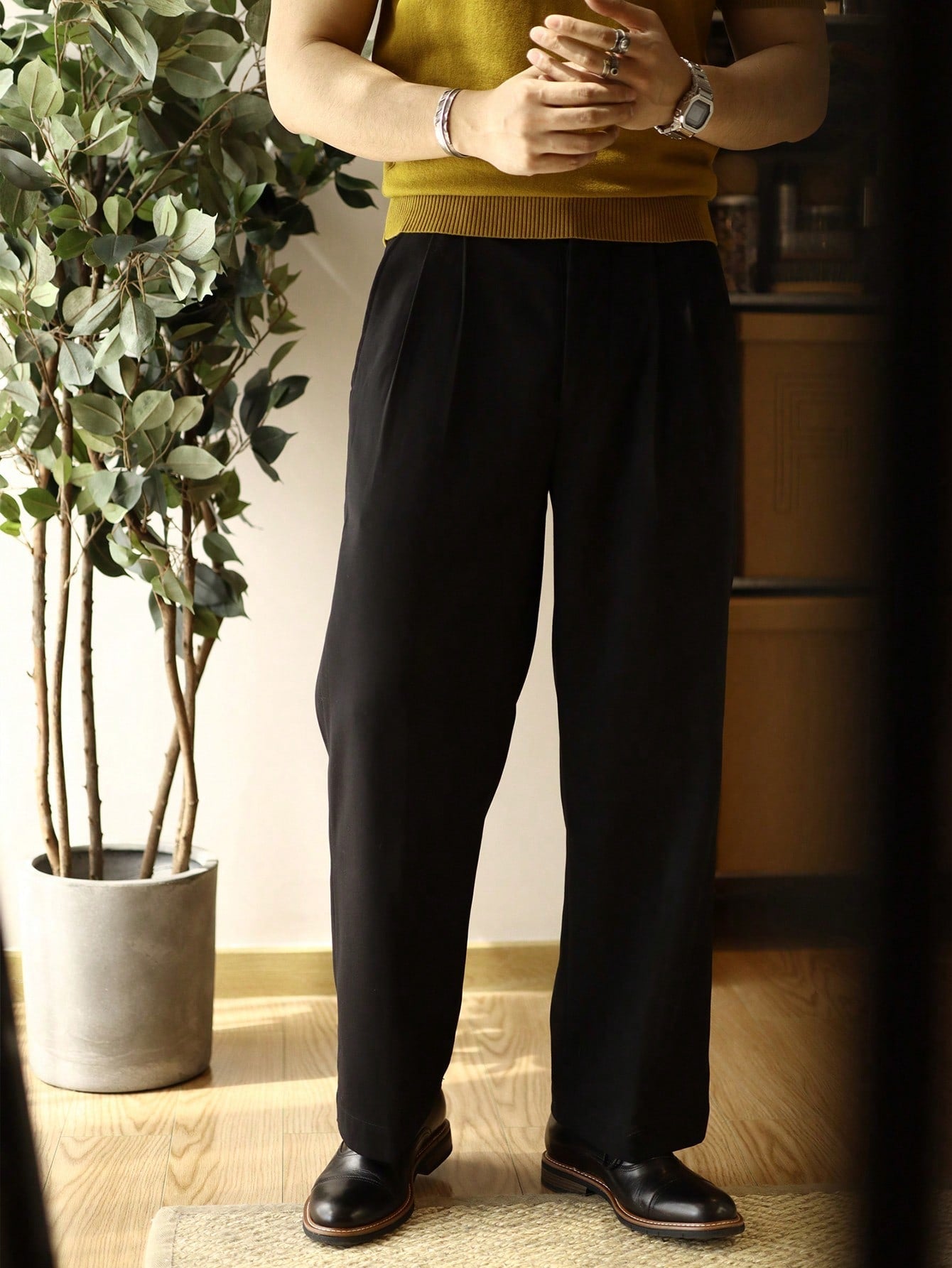 Calça Masculina Alfaiataria Com Pregas E Corte Reto Elegante Calça Masculina Alfaiataria Com Pregas E Corte Reto