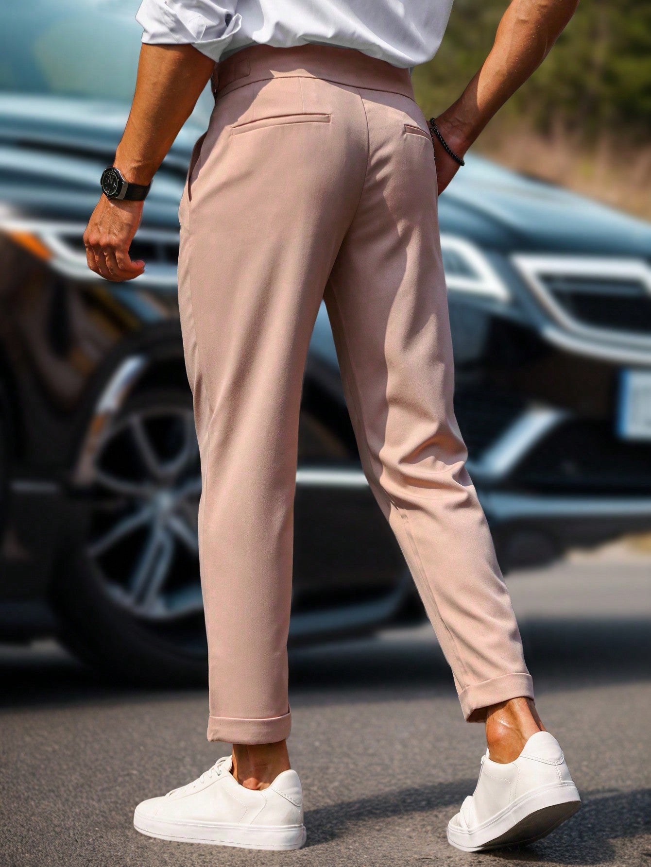 Calça Masculina Alfaiataria Com Cintura Alta E Detalhes De Pregas Calça Masculina Alfaiataria Com Cintura Alta E