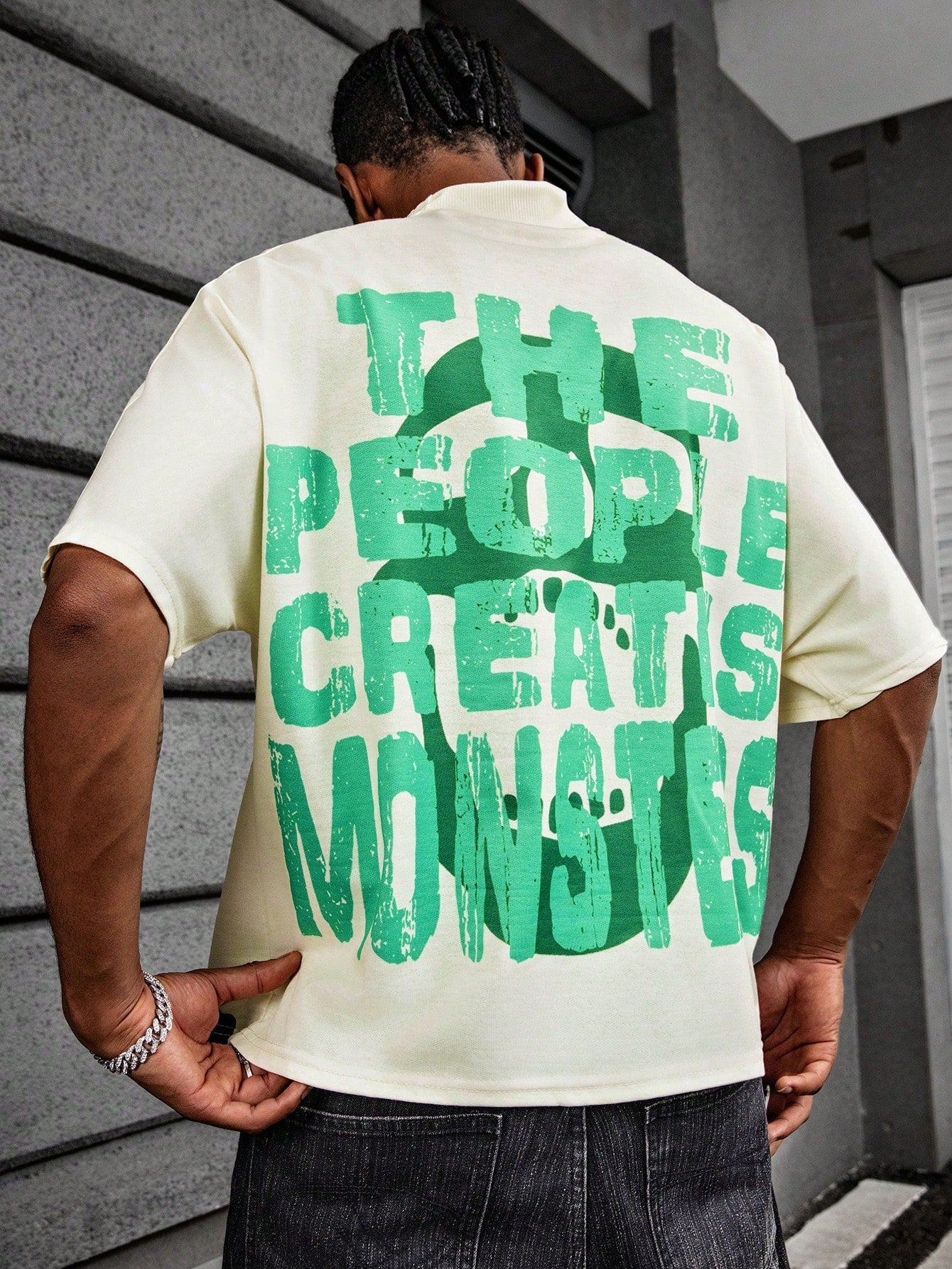 Camiseta Masculina Oversized Estampa Urbana Estilo Zumbi Camiseta Masculina Oversized Estampa Urbana Estilo Zumbi