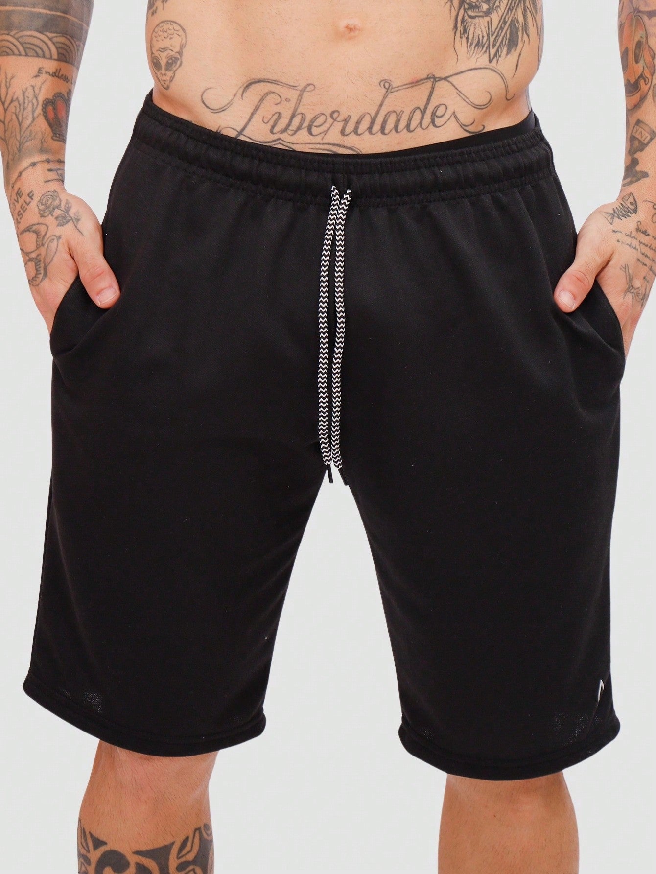 Bermuda Masculina Em Moletom Leve Com Cintura Ajustável Preto / PP Bermuda Masculina Em Moletom Leve Com Cintura