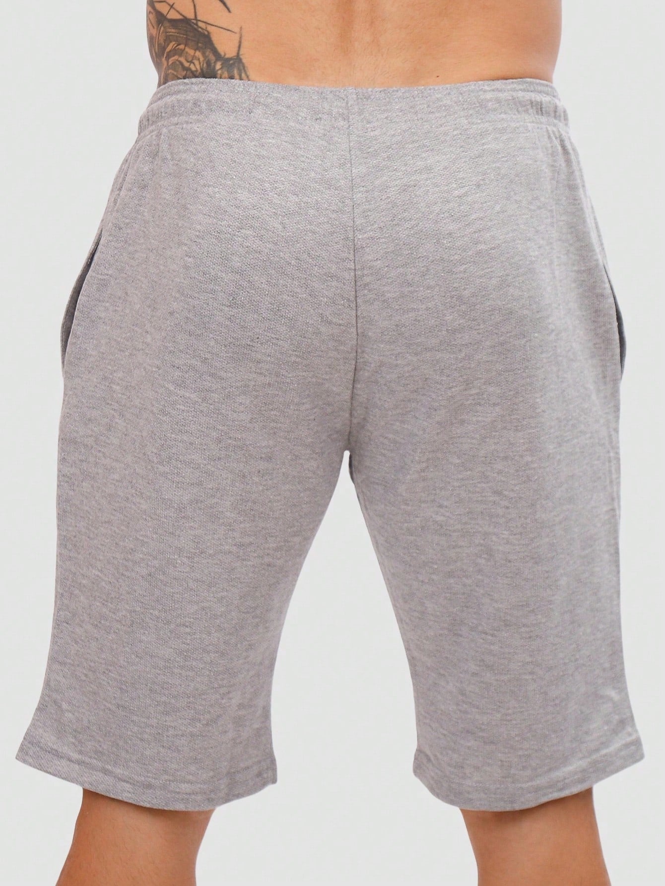 Bermuda Masculina Em Moletom Leve Com Cintura Ajustável Bermuda Masculina Em Moletom Leve Com Cintura Ajustável