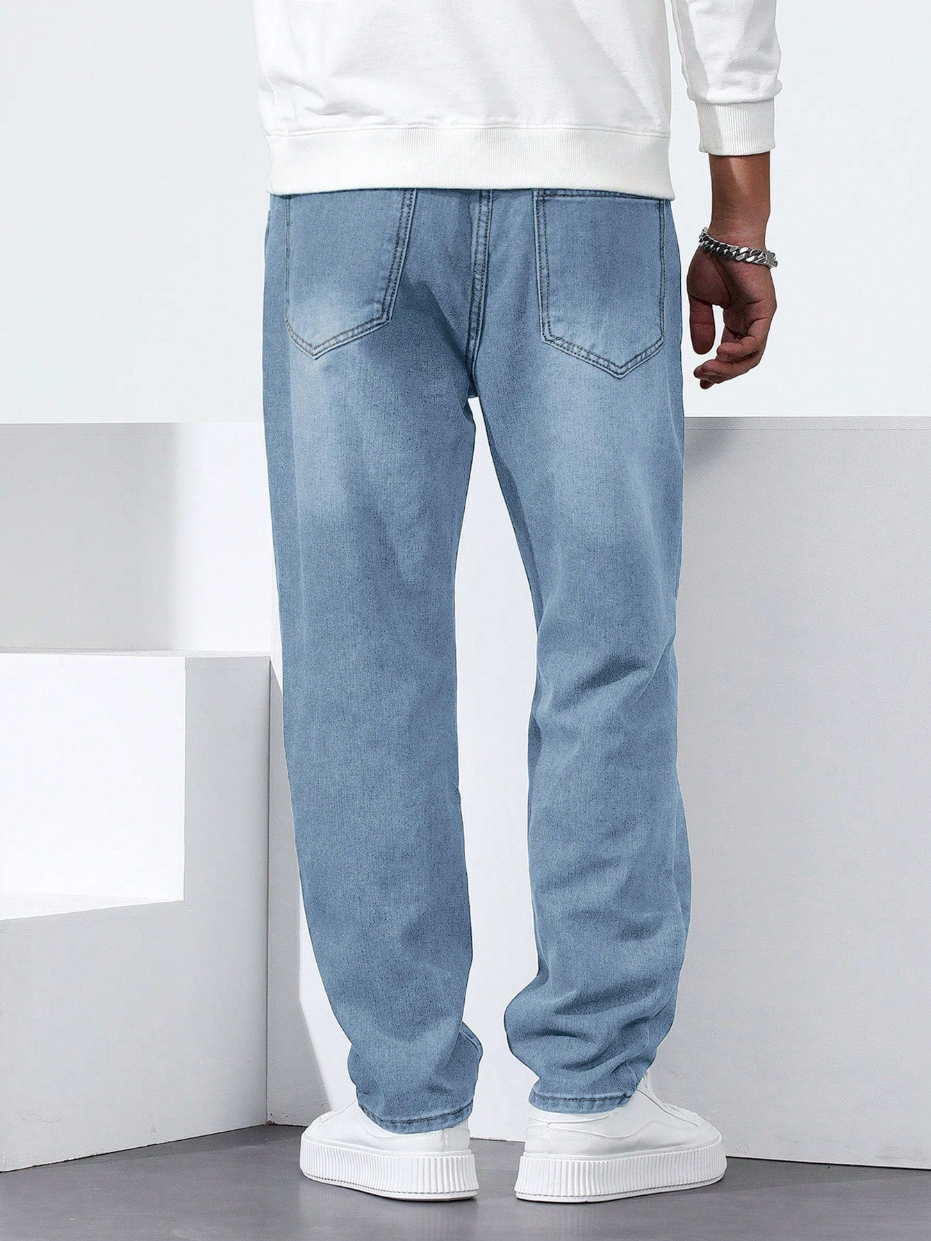 Calça Masculina Jeans Reta Com Caimento Solto E Bolsos Funcionais Calça Masculina Jeans Reta Com Caimento Solto E