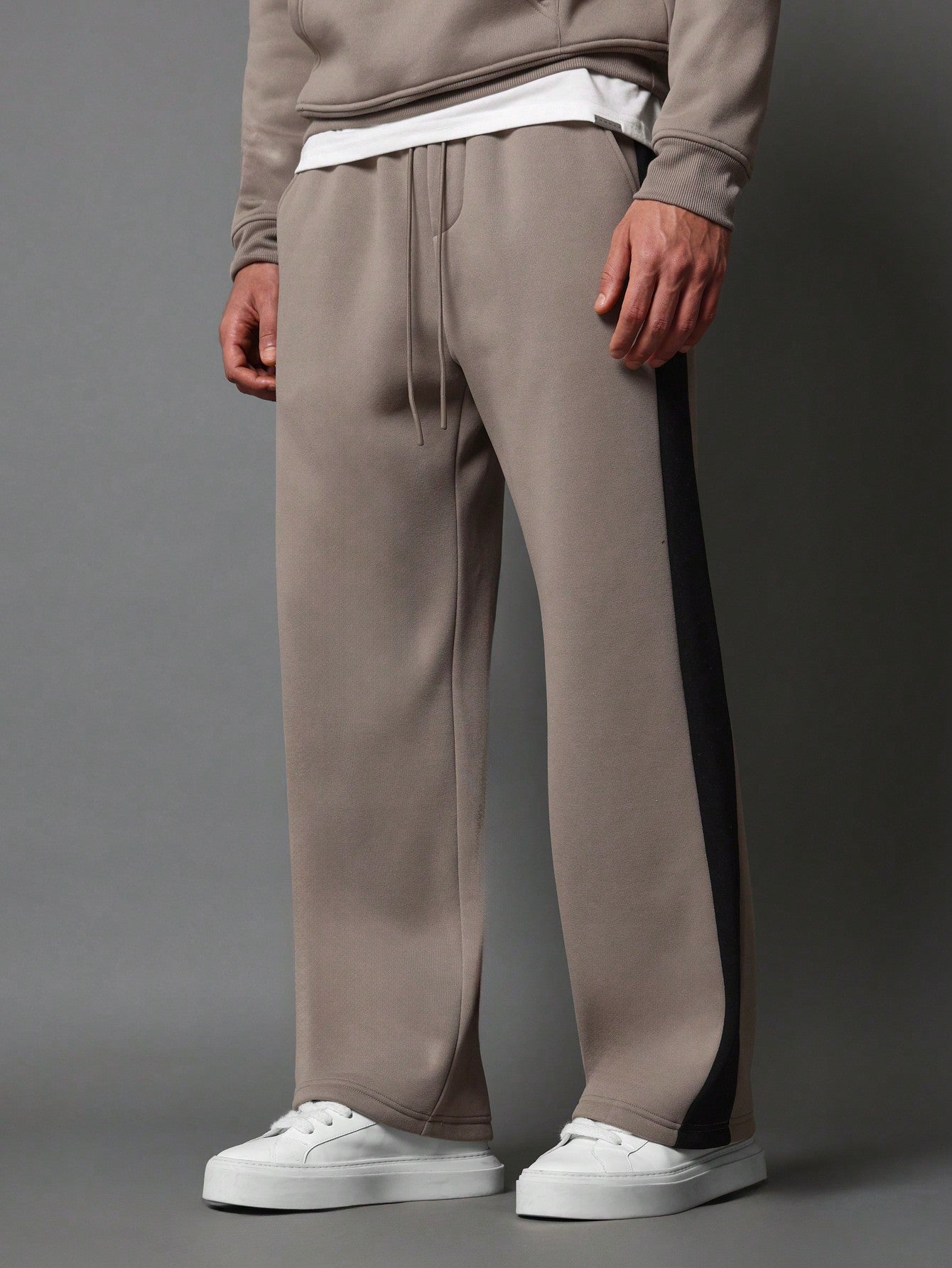 Conjunto Masculino Moletom Com Capuz E Calça Jogger Blocos De Cor Conjunto Masculino Moletom Com Capuz E Calça Jogger