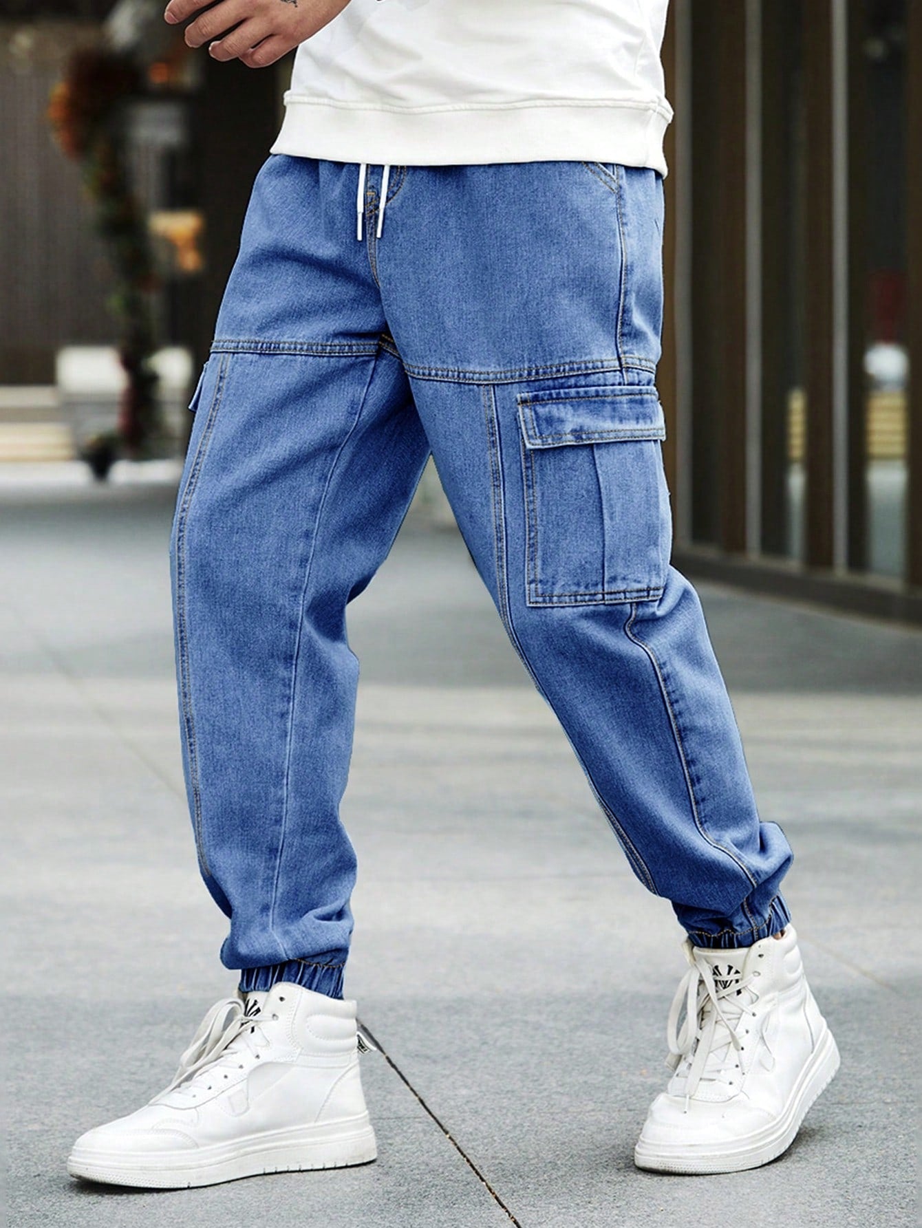 Calça Masculina Cargo Jogger Com Bolsos Laterais E Cordão Ajustável Lavagem Média / PP Calça Masculina Cargo Jogger Com