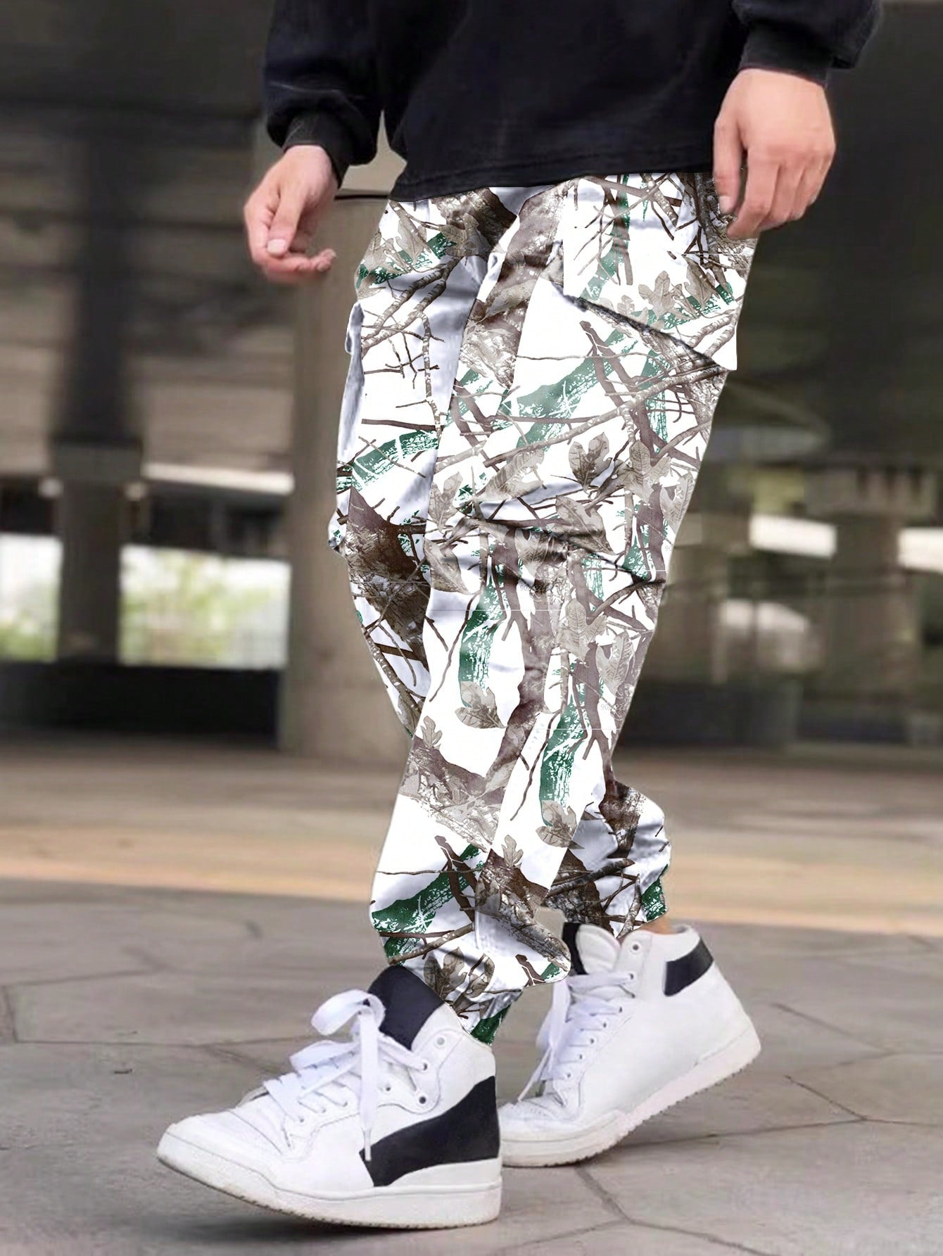 Calça Masculina Casual Com Estampa Completa E Bolsos Funcionais Calça Masculina Casual Com Estampa Completa E Bolsos