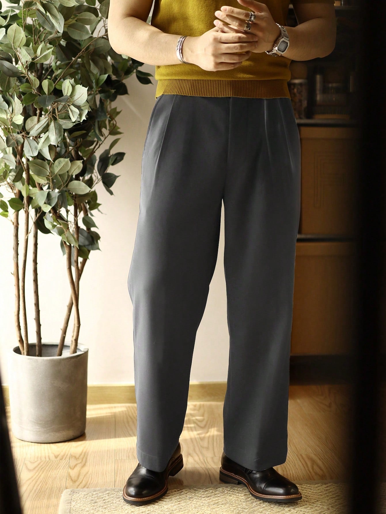 Calça Masculina Alfaiataria Com Pregas E Corte Reto Elegante Calça Masculina Alfaiataria Com Pregas E Corte Reto