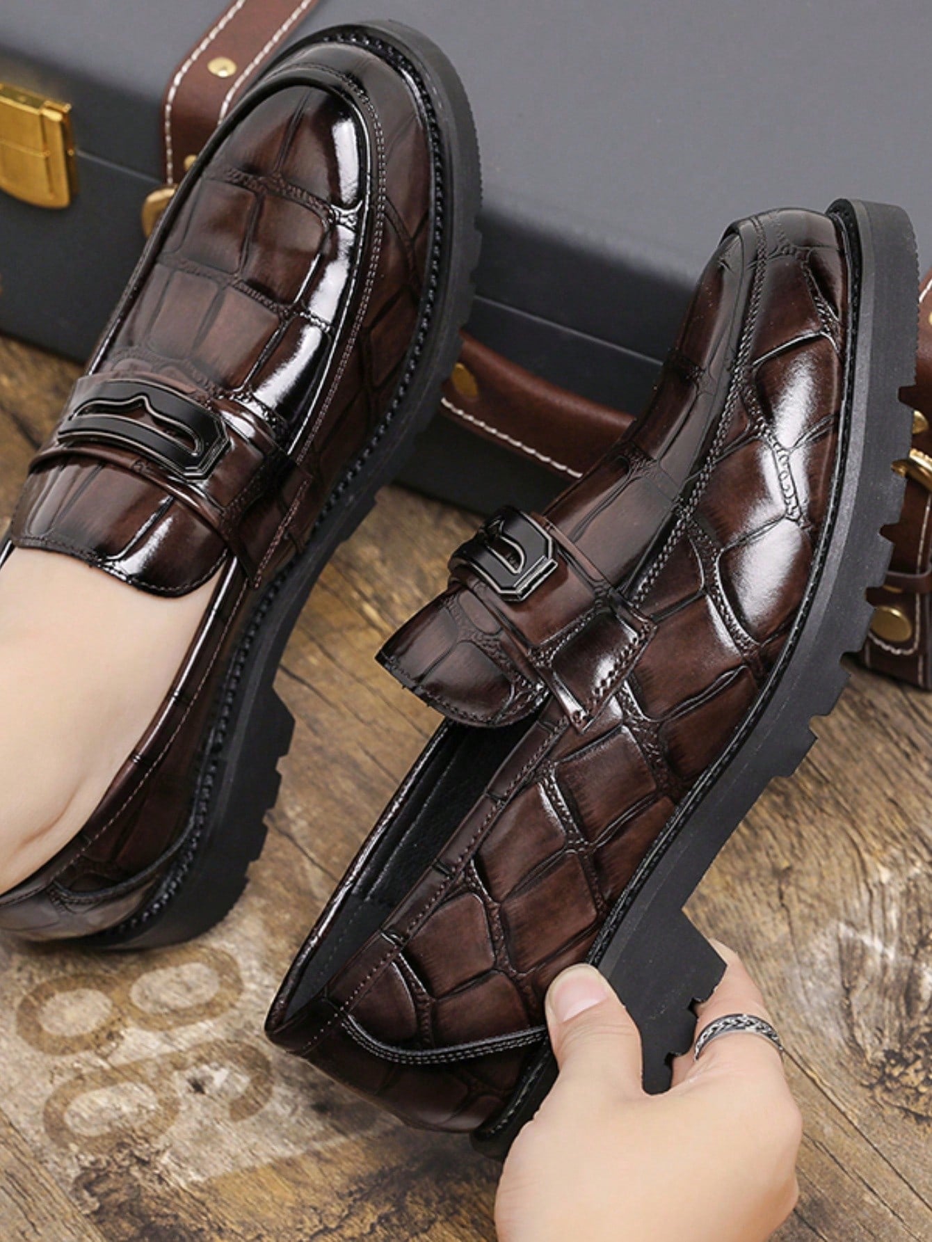 Sapato Masculino Loafer Croco Envernizado Solado Tratorado Sapato Masculino Loafer Croco Envernizado Solado Tratorado