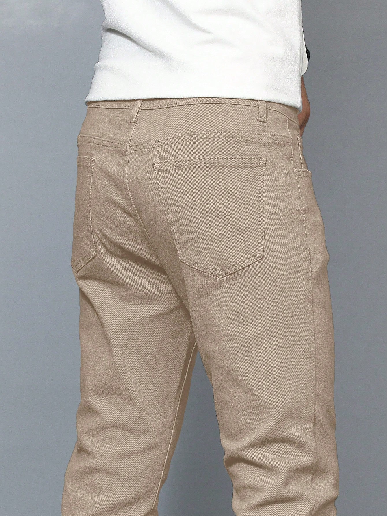 Calça Masculina Jeans Slim Fit Com Bolsos Diagonais E Design Moderno Calça Masculina Jeans Slim Fit Com Bolsos