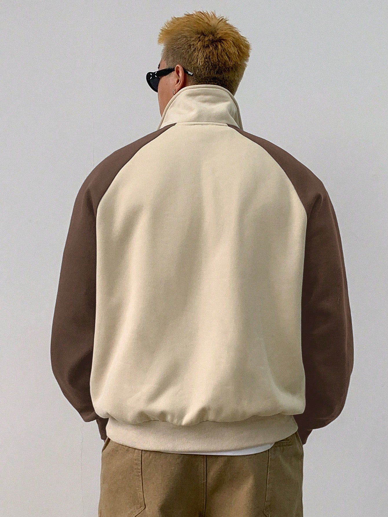 Moletom Masculino Bicolor Com Zíper Gola Alta Moletom Masculino Bicolor Com Zíper Gola Alta