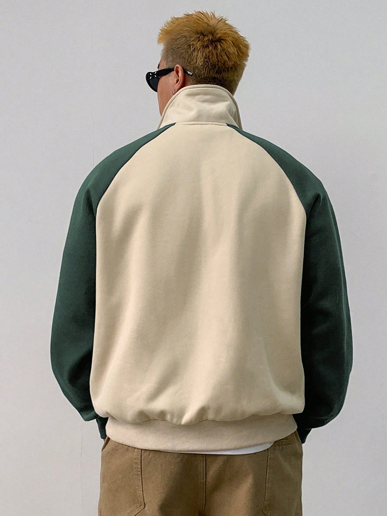 Moletom Masculino Bicolor Com Zíper Gola Alta Moletom Masculino Bicolor Com Zíper Gola Alta