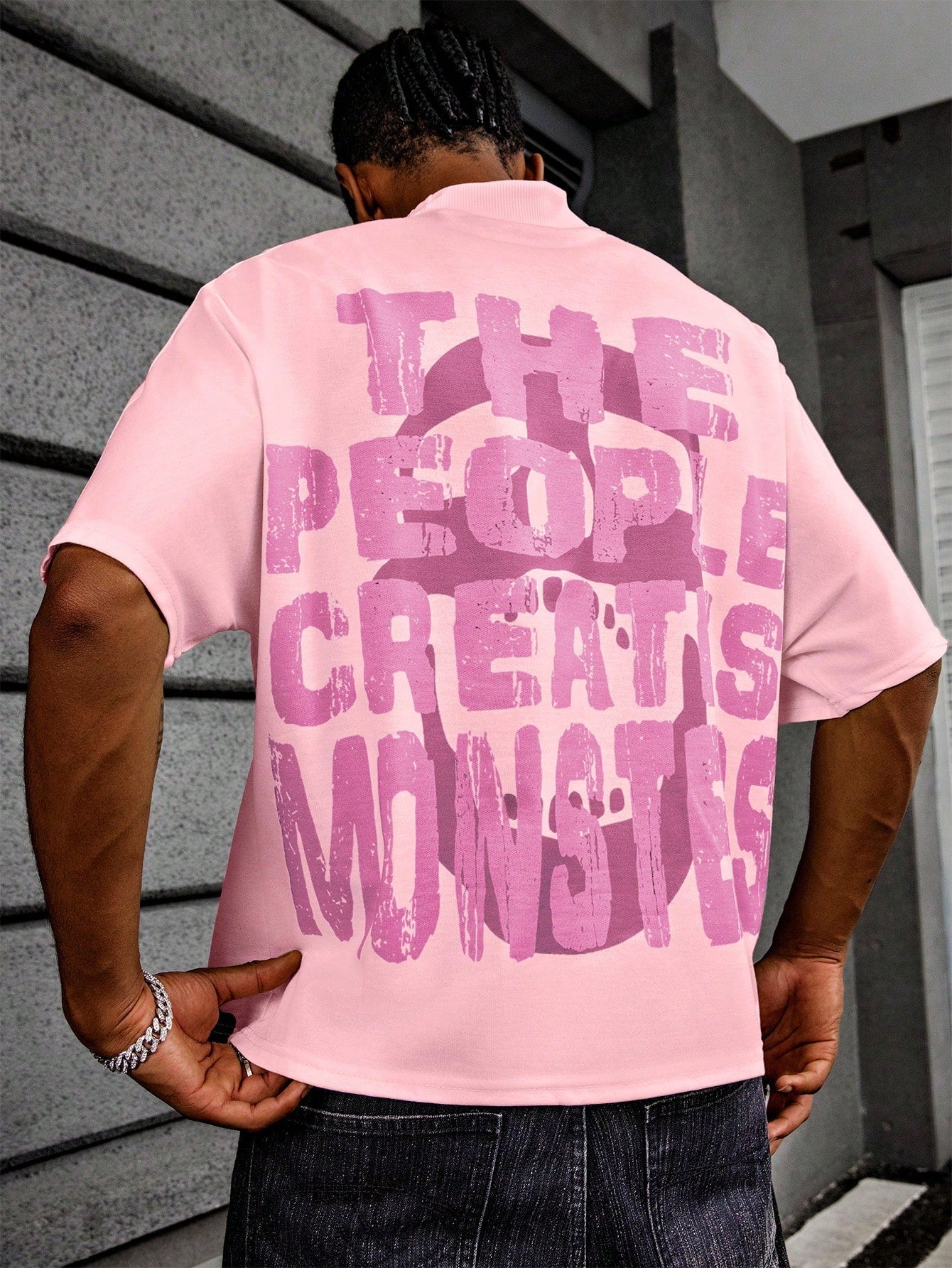 Camiseta Masculina Oversized Estampa Urbana Estilo Zumbi Camiseta Masculina Oversized Estampa Urbana Estilo Zumbi