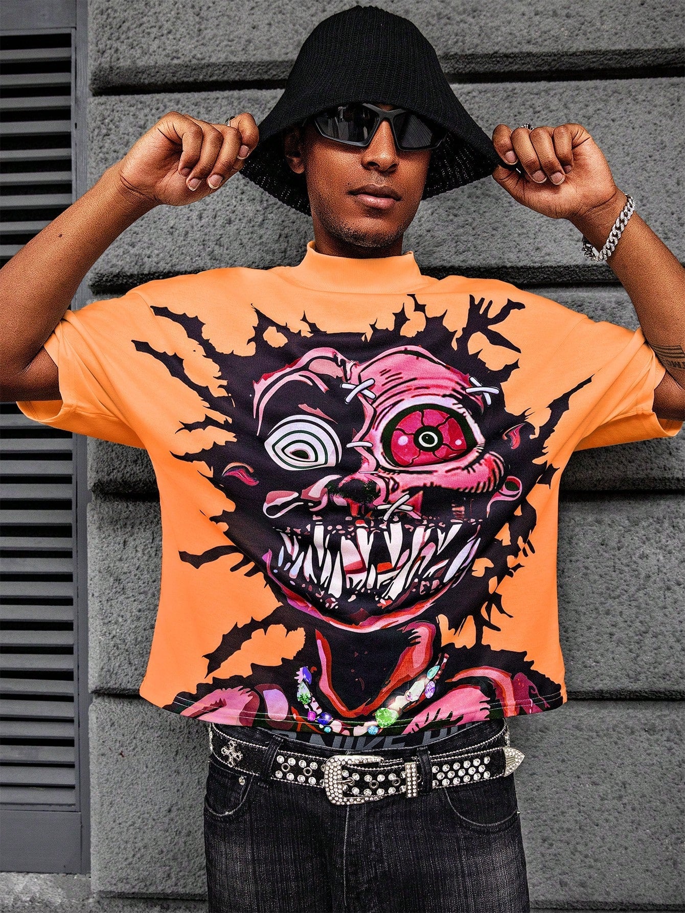 Camiseta Masculina Oversized Estampa Urbana Estilo Zumbi Laranja / PP Camiseta Masculina Oversized Estampa Urbana