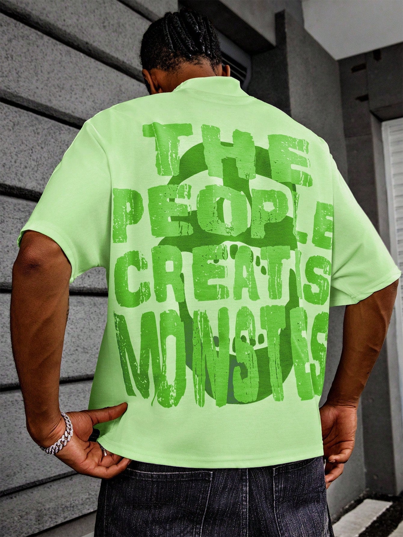 Camiseta Masculina Oversized Estampa Urbana Estilo Zumbi Camiseta Masculina Oversized Estampa Urbana Estilo Zumbi