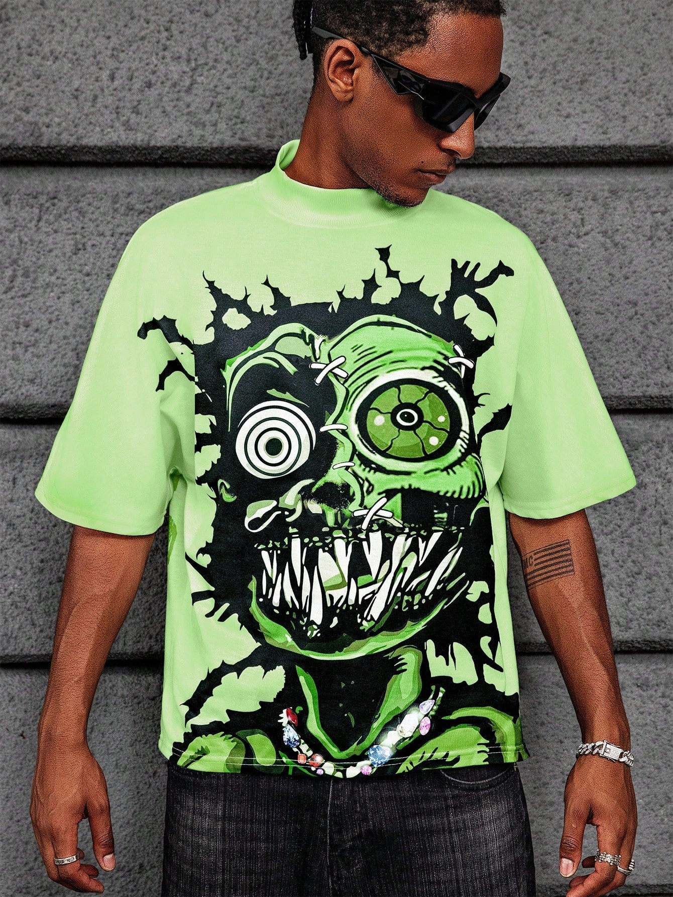 Camiseta Masculina Oversized Estampa Urbana Estilo Zumbi Verde / PP Camiseta Masculina Oversized Estampa Urbana Estilo