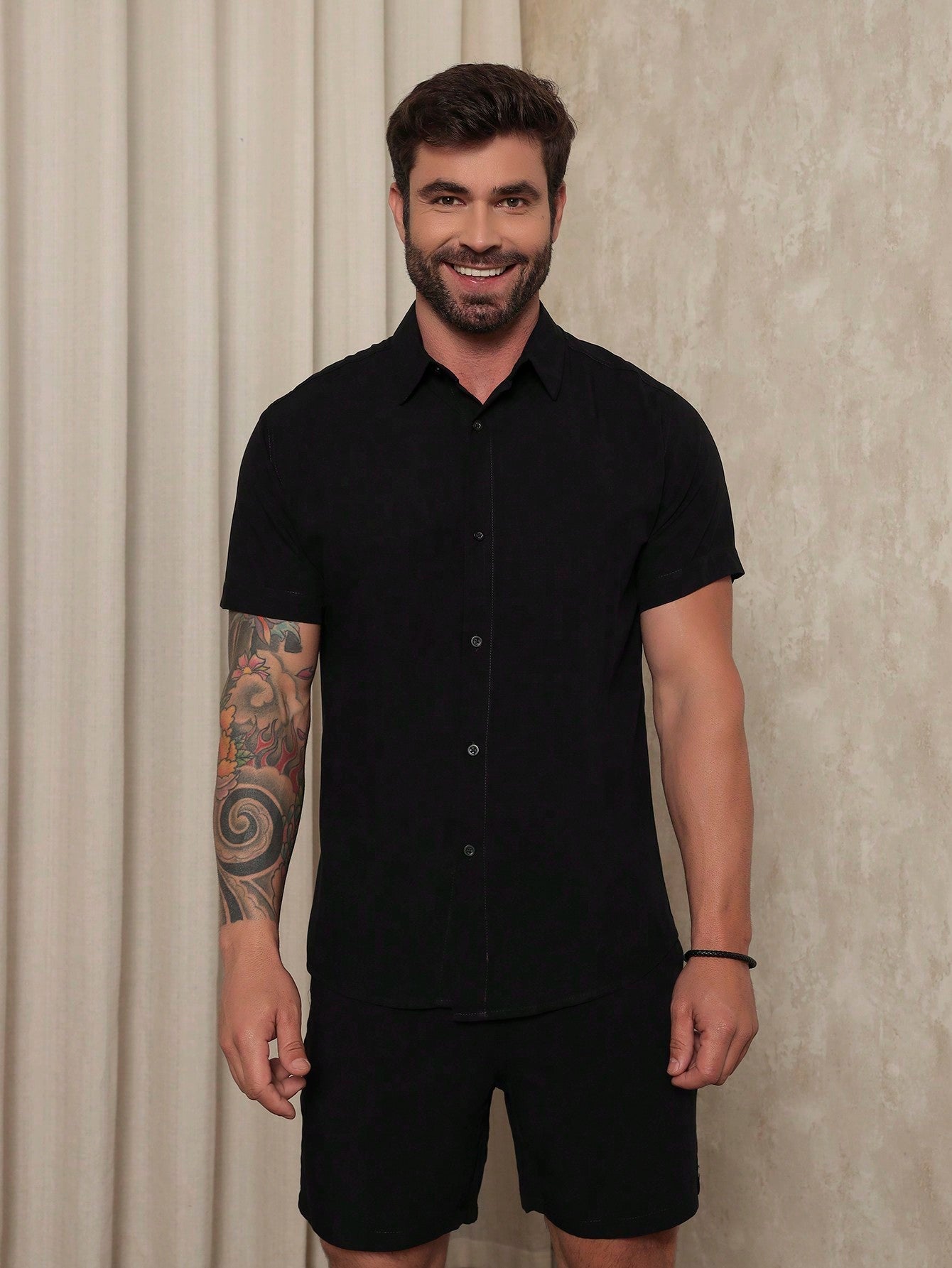 Conjunto Masculino Camisa De Botão E Shorts Tecido Leve Preto / PP Conjunto Masculino Camisa De Botão E Shorts Tecido