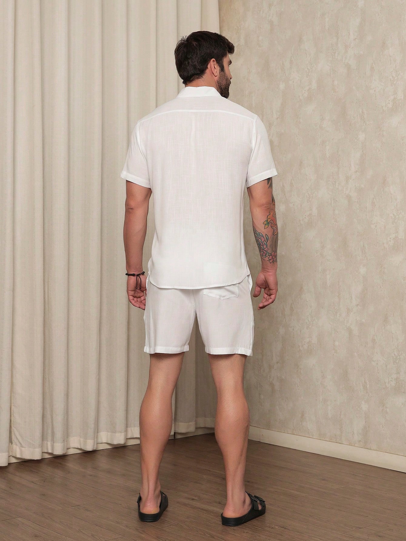 Conjunto Masculino Camisa De Botão E Shorts Tecido Leve Conjunto Masculino Camisa De Botão E Shorts Tecido Leve