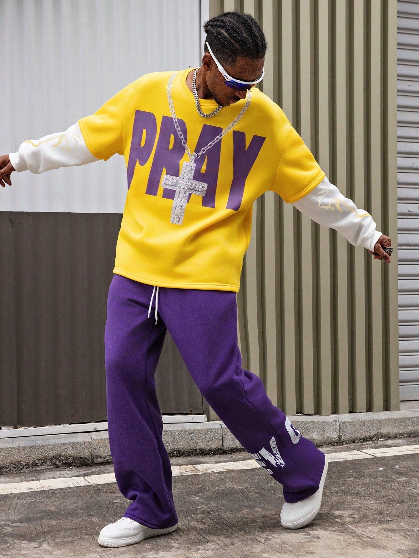 Conjunto Masculino Moletom Estampa Lettering E Calça Jogger Solta Amarelo / PP Conjunto Masculino Moletom Estampa