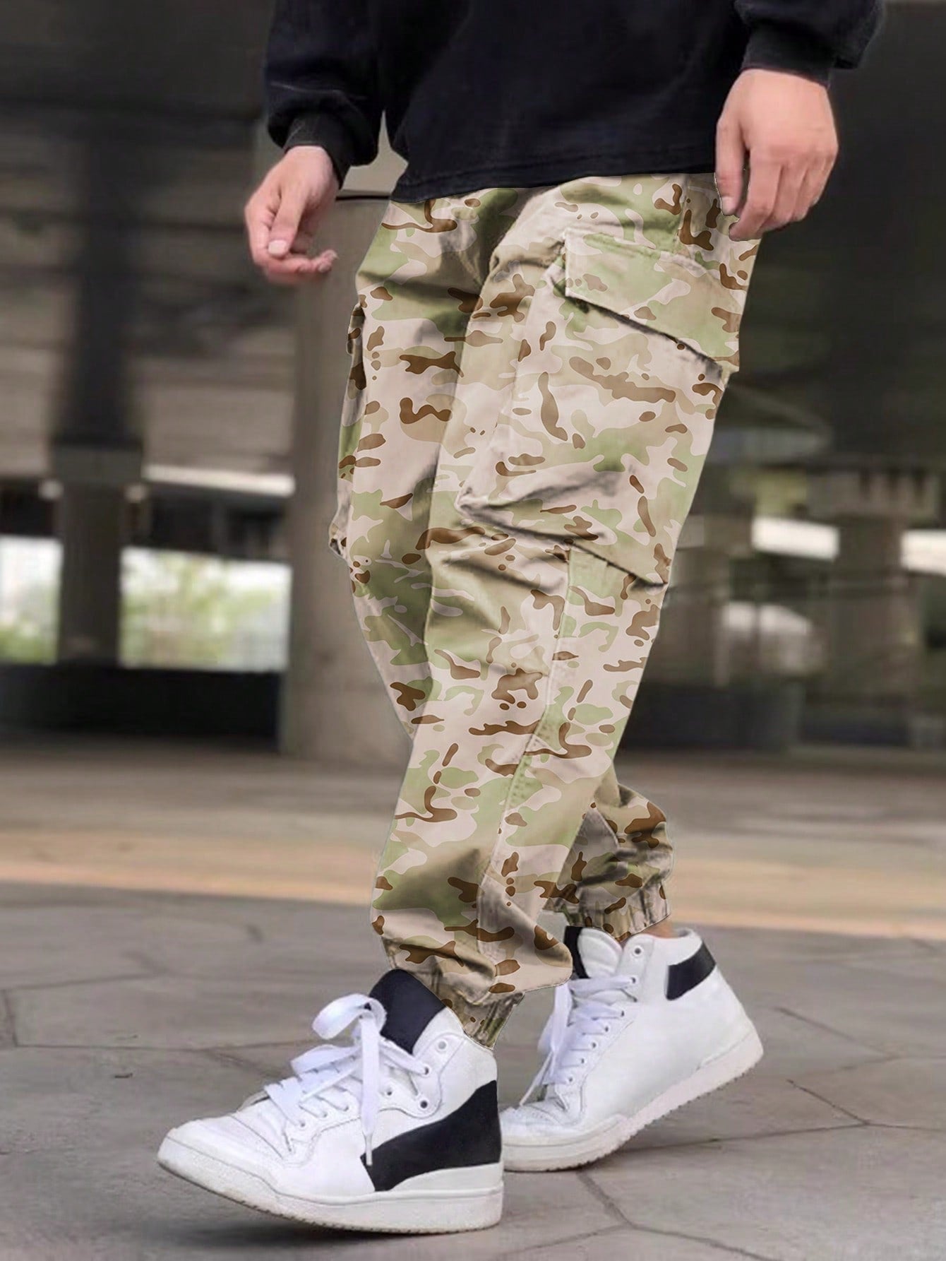 Calça Masculina Casual Com Estampa Completa E Bolsos Funcionais Calça Masculina Casual Com Estampa Completa E Bolsos