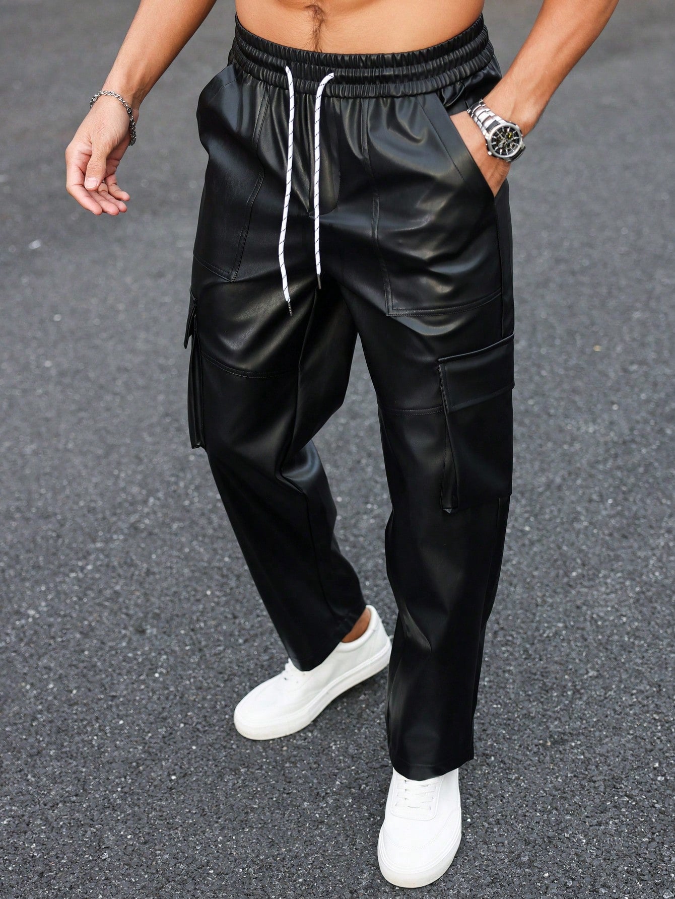 Calça Masculina Jogger Em Couro Sintético Com Estilo Urbano Preto / PP Calça Masculina Jogger Em Couro Sintético Com