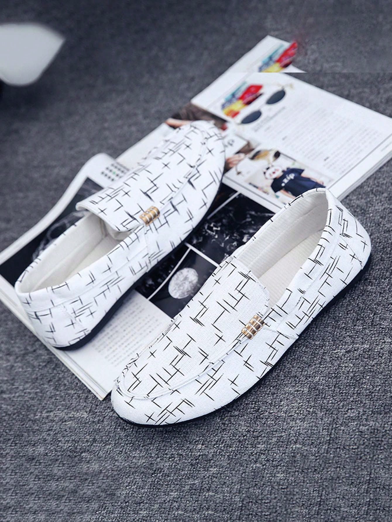 Mocassim Masculino Estampado Casual Com Detalhe Metálico Mocassim Masculino Estampado Casual Com Detalhe Metálico