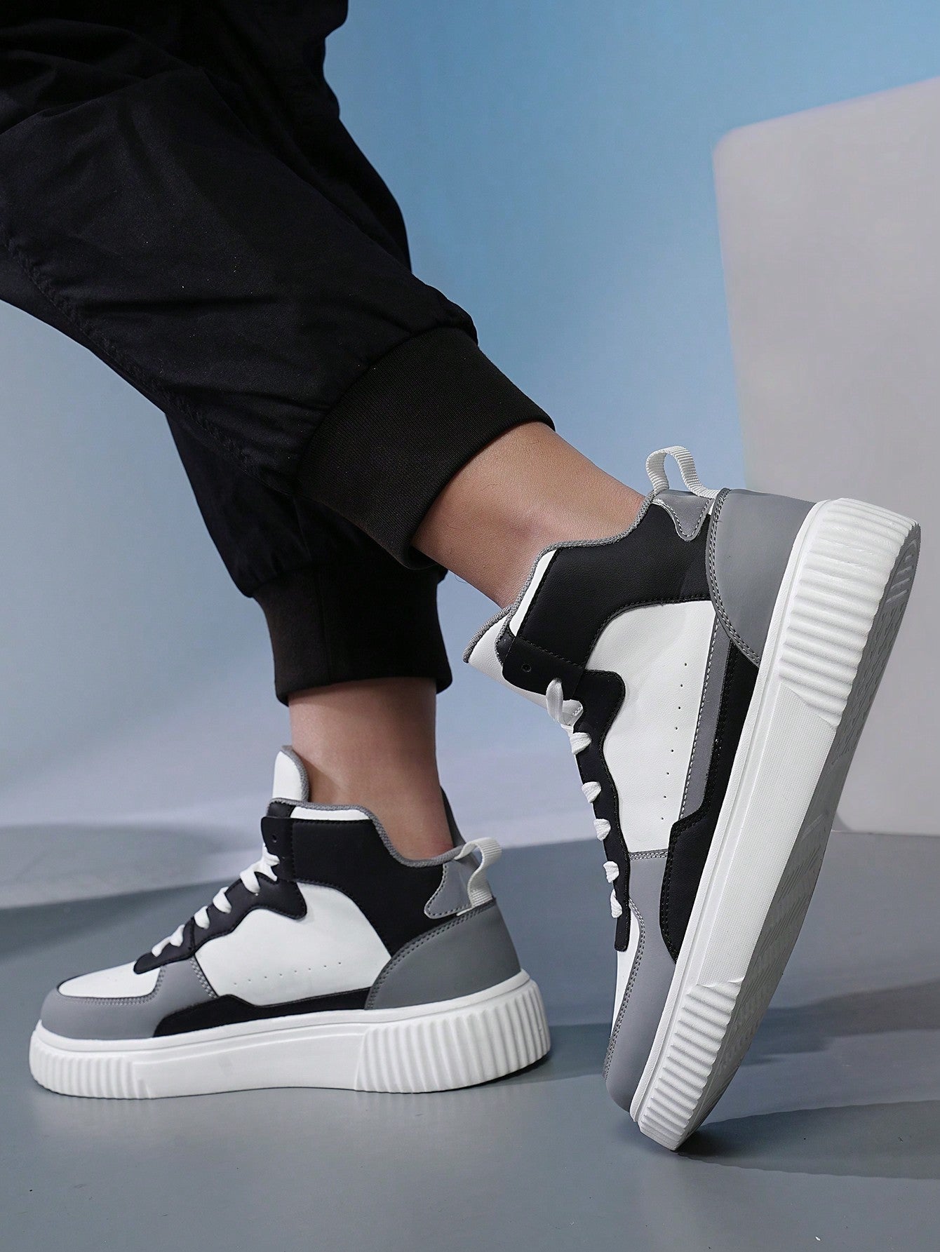 Tênis Masculino Estilo Street Cano Alto Com Solado Grosso Tênis Masculino Estilo Street Cano Alto Com Solado Grosso