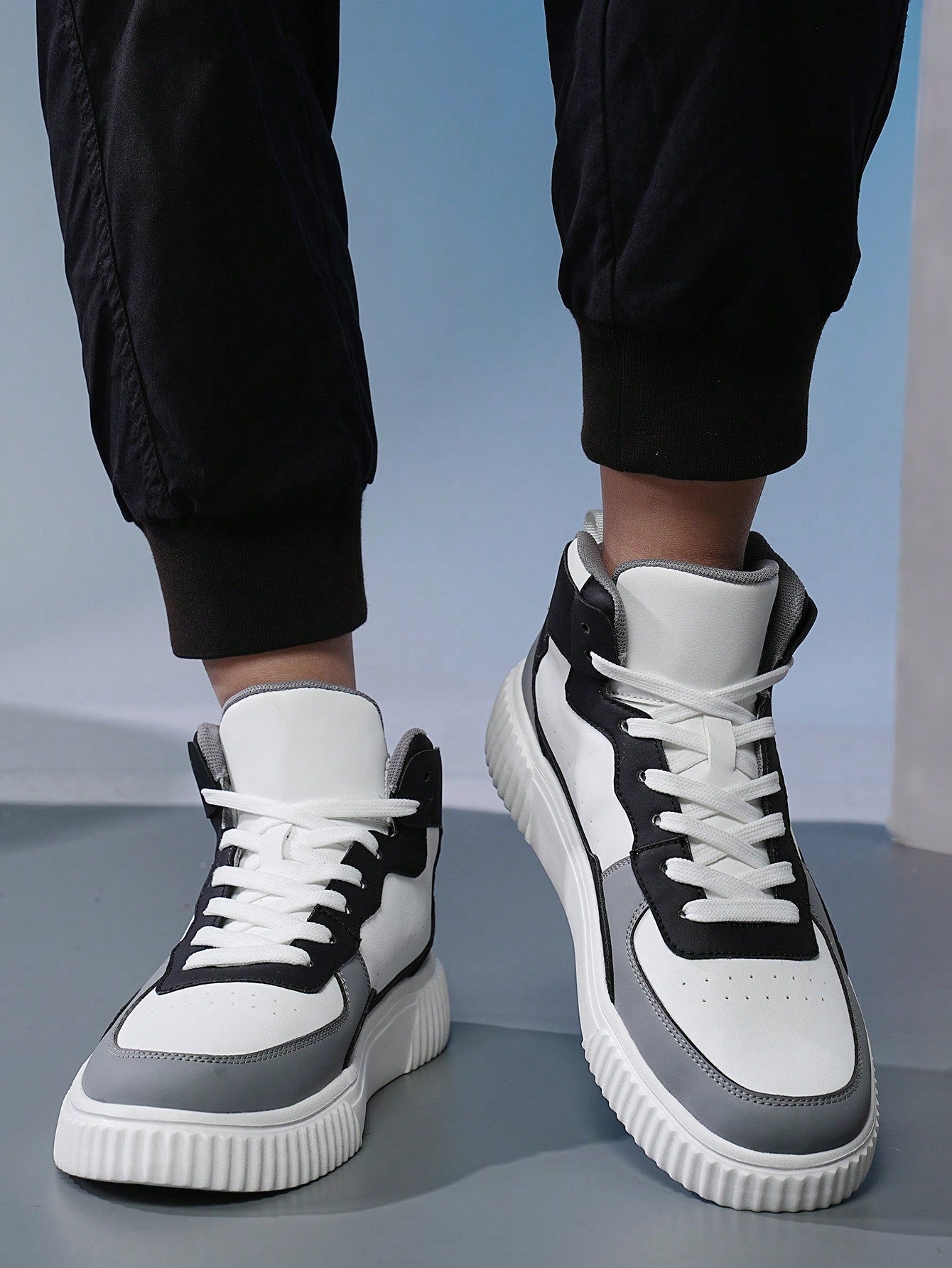 Tênis Masculino Estilo Street Cano Alto Com Solado Grosso Tênis Masculino Estilo Street Cano Alto Com Solado Grosso