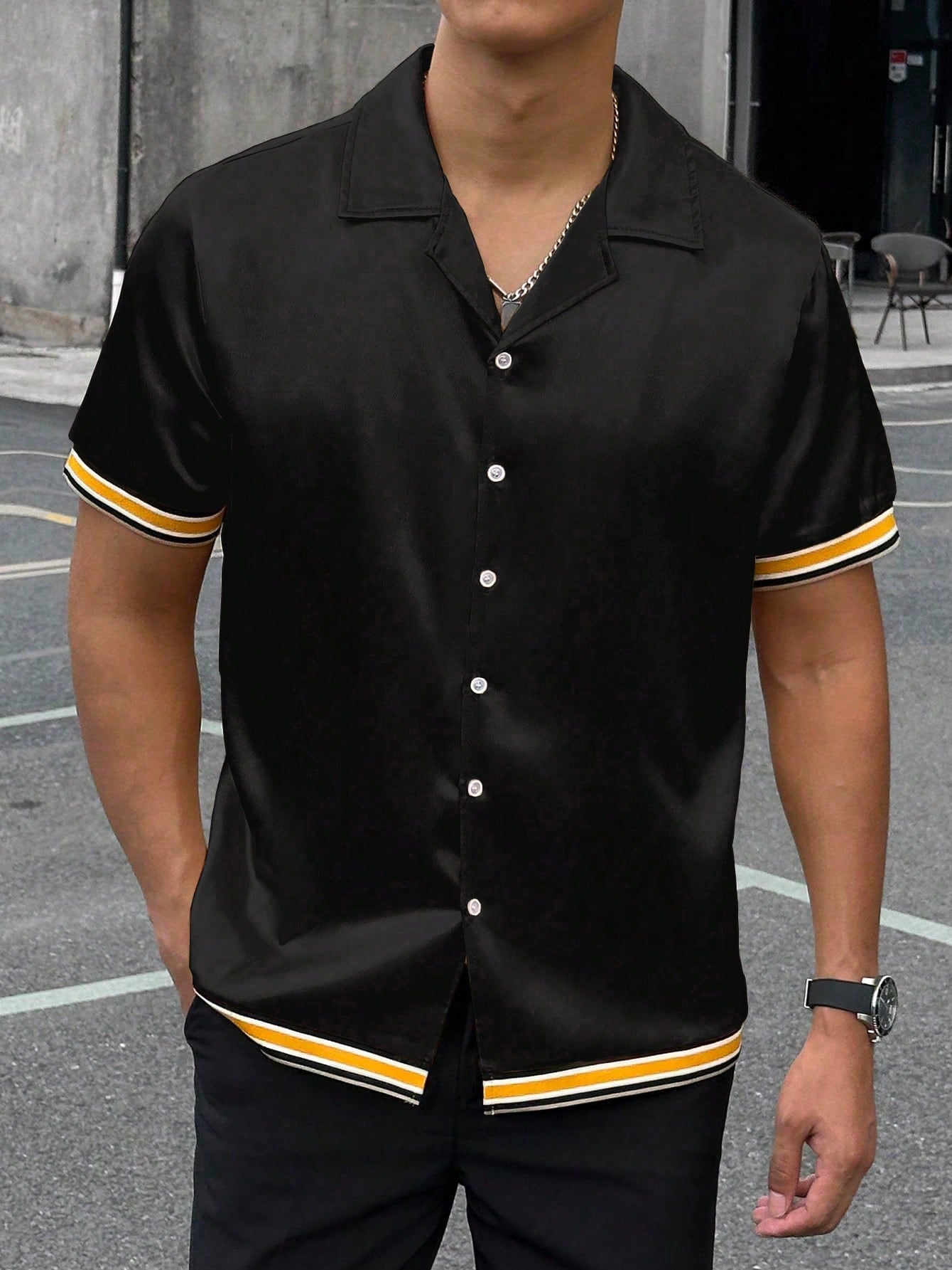 Camisa Masculina De Botão Acetinada Detalhes Listrados Preto / PP Camisa Masculina De Botão Acetinada Detalhes Listrados