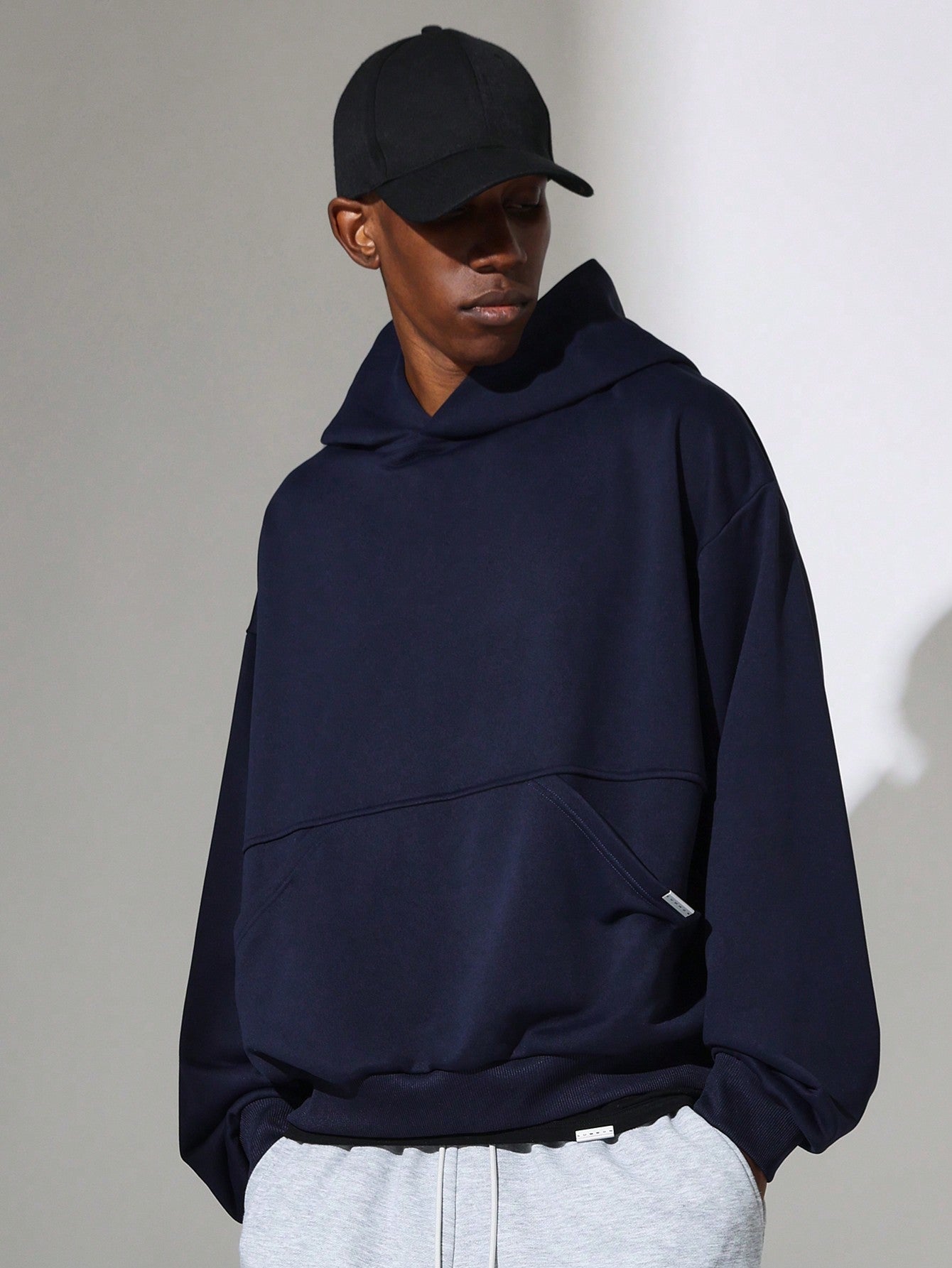 Conjunto Masculino Moletom Solto Com Capuz E Bermuda Cós Ajustável Conjunto Masculino Moletom Solto Com Capuz E Bermuda