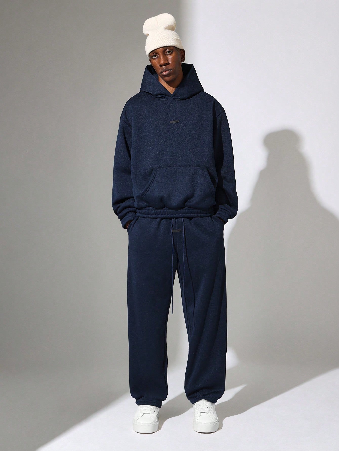 Conjunto Masculino Moletom Ajustado Com Capuz E Calça Jogger Com Cordão Preto / PP Conjunto Masculino Moletom Ajustado