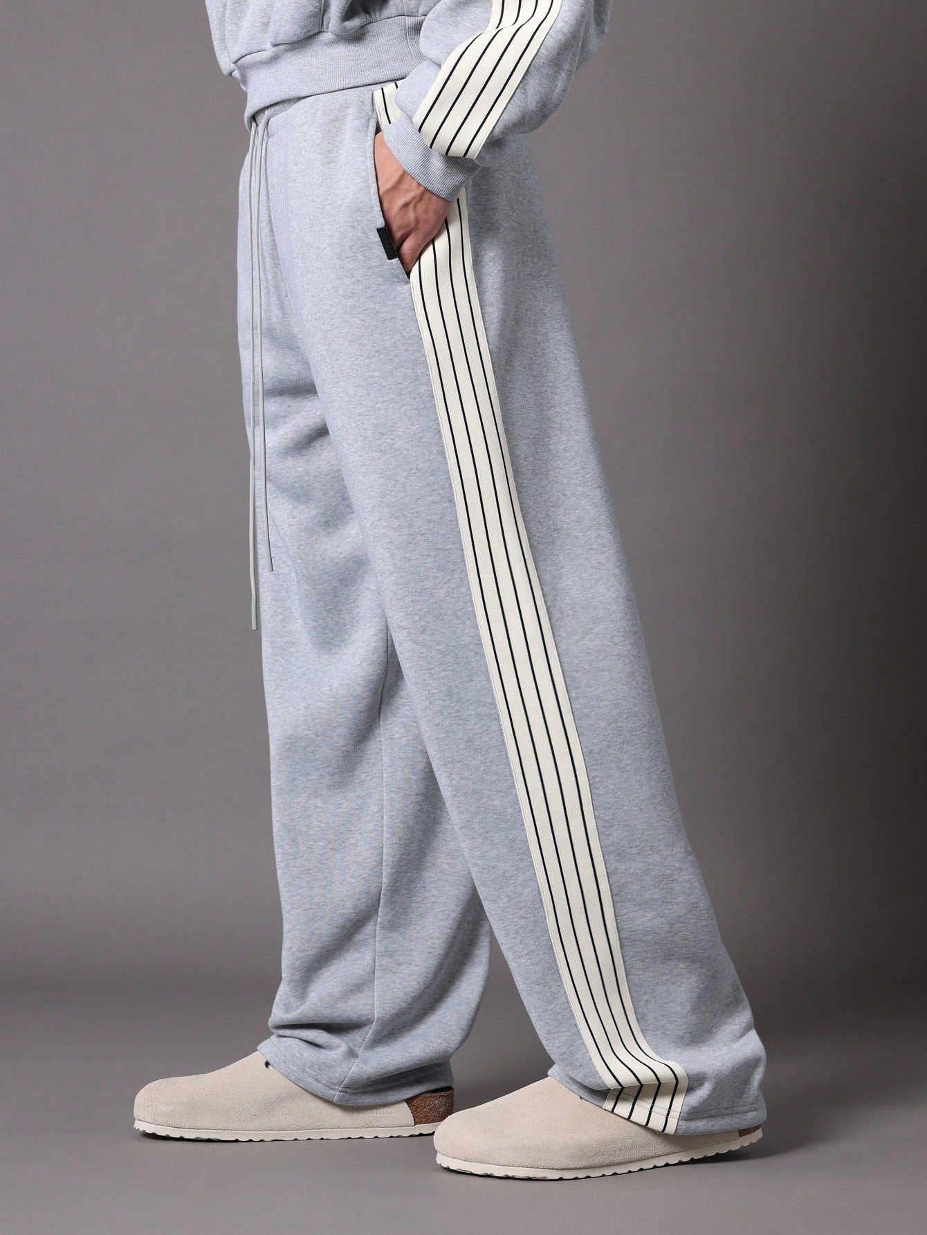 Conjunto Masculino Moletom Com Capuz E Calça Jogger Faixa Lateral Conjunto Masculino Moletom Com Capuz E Calça Jogger