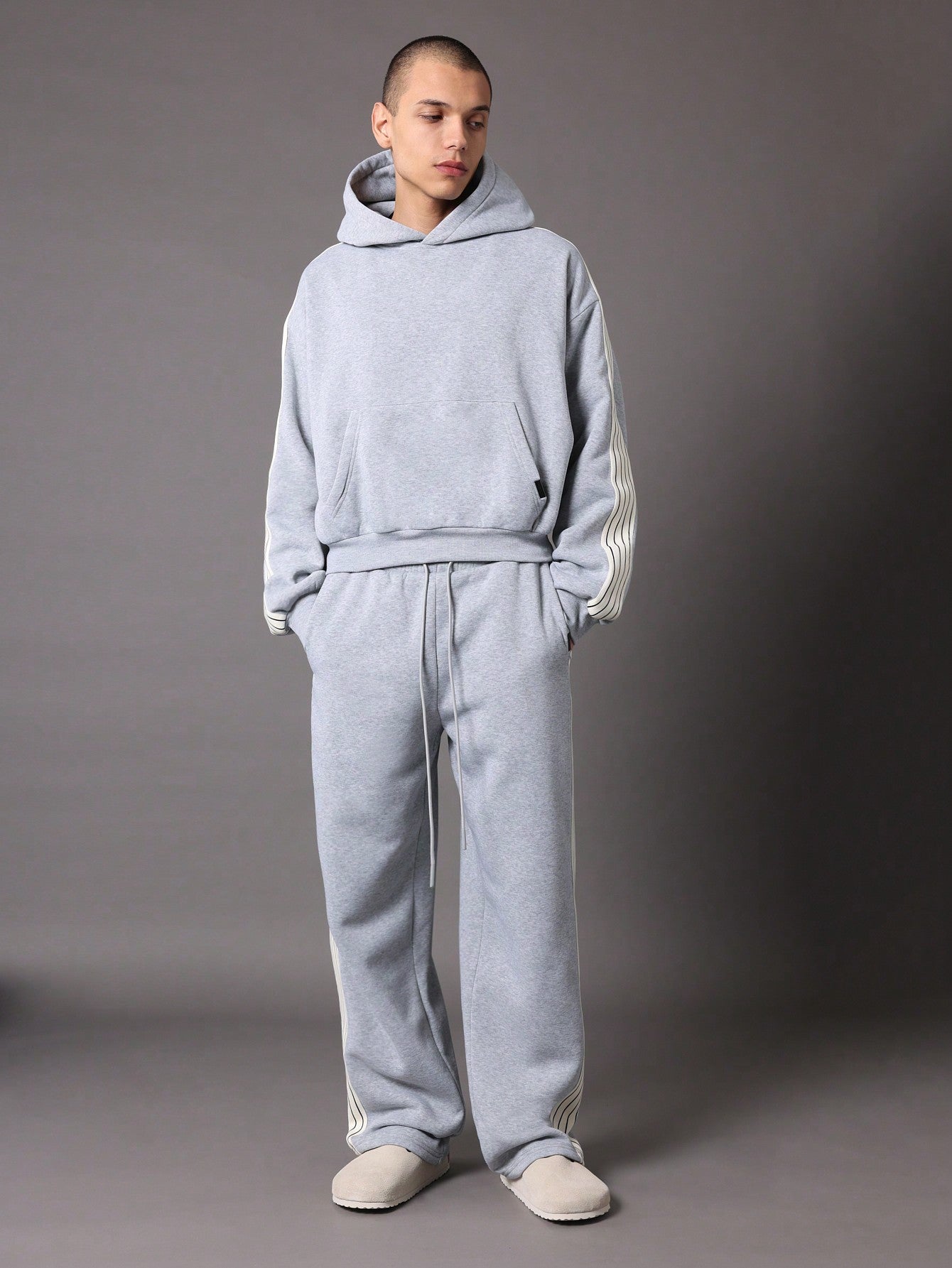Conjunto Masculino Moletom Com Capuz E Calça Jogger Faixa Lateral Cinza / PP Conjunto Masculino Moletom Com Capuz E