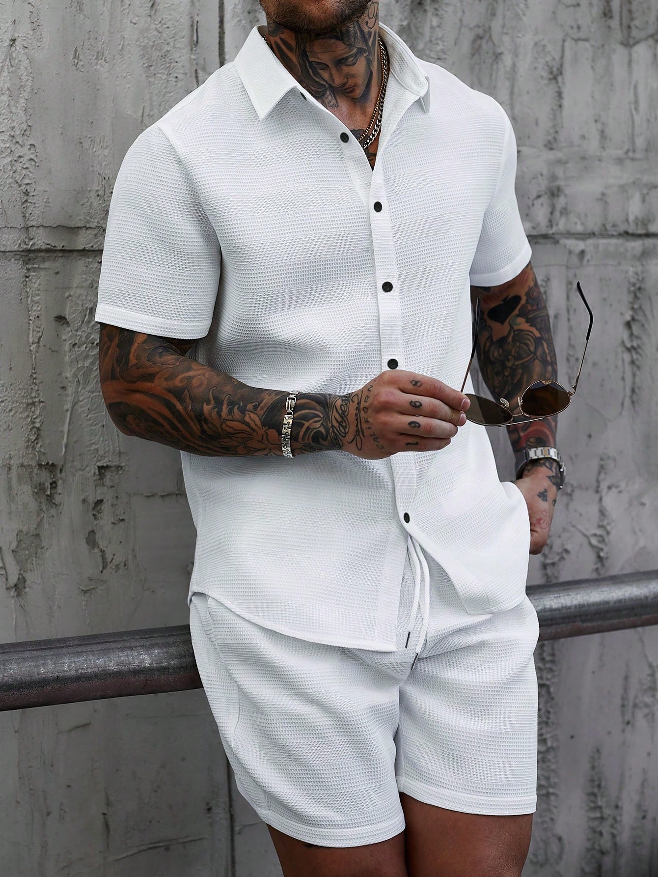 Conjunto Masculino Camisa Botões Simples E Shorts Estilo Casual Conjunto Masculino Camisa Botões Simples E Shorts