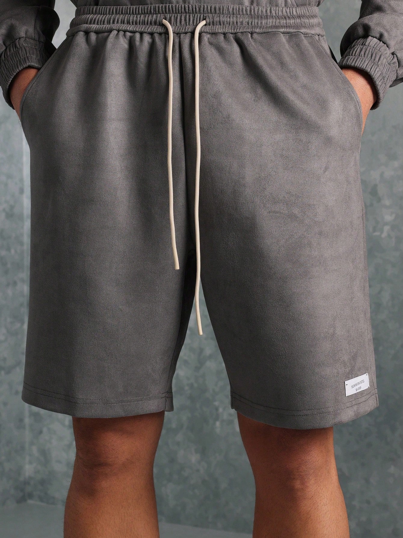 Conjunto Masculino Moletom Com Capuz E Bermuda Cordão Ajustável Conjunto Masculino Moletom Com Capuz E Bermuda Cordão