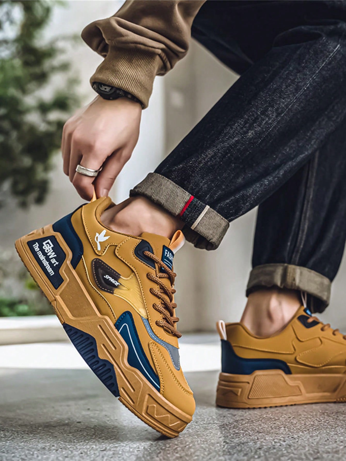 Tênis Masculino Estilo Street Detalhes em Alto-Relevo Tênis Masculino Estilo Street Detalhes em Alto-Relevo