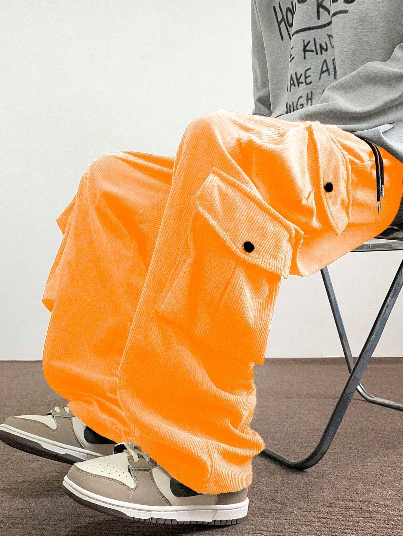 Calça Masculina Cargo Solta Bolsos Sobrepostos E Cintura Ajustável Laranja / PP Calça Masculina Cargo Solta Bolsos